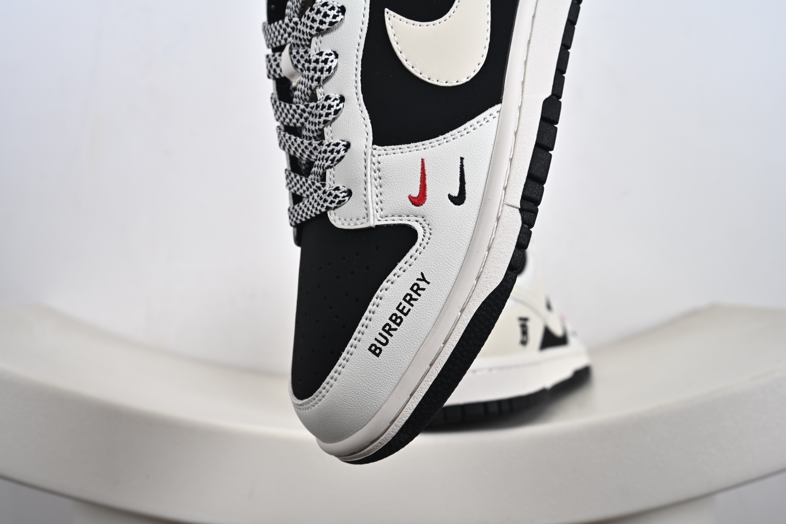 定制版 Burberry x Nike Dunk SB Low 巴宝莉 x 耐克 SB 低帮 联名米白黑 CS1688-117