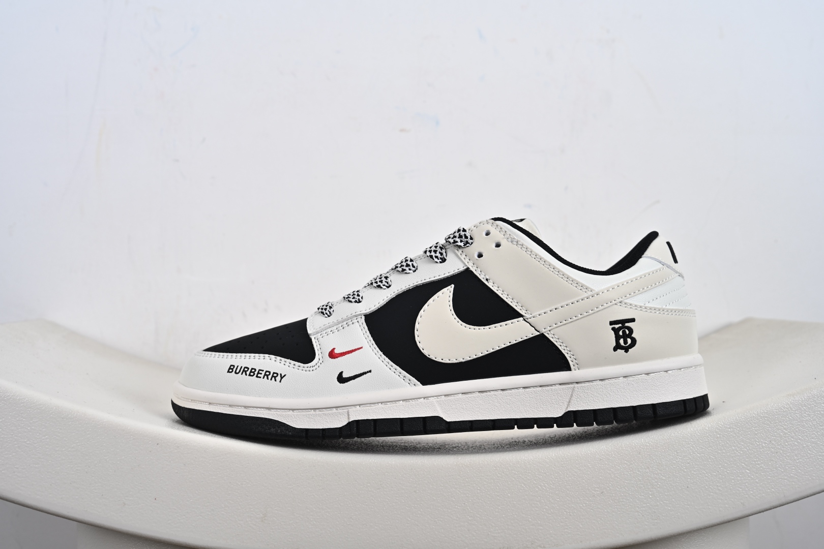 定制版 Burberry x Nike Dunk SB Low 巴宝莉 x 耐克 SB 低帮 联名米白黑 CS1688-117
