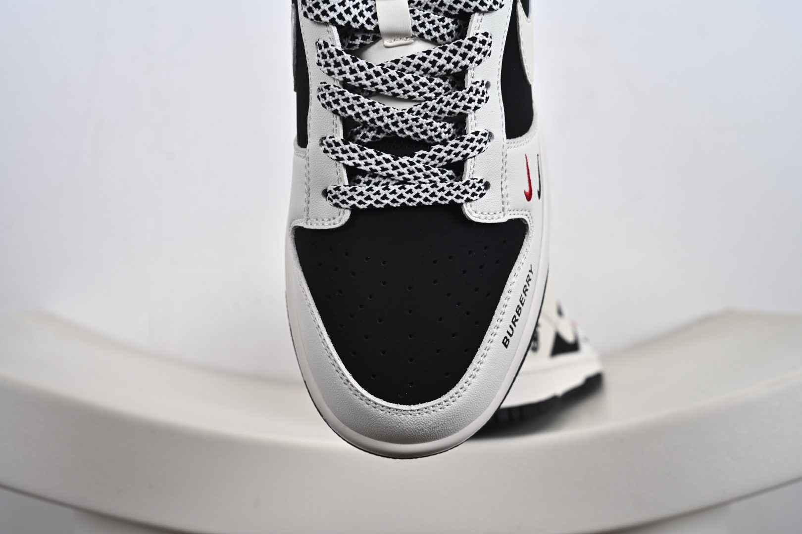 定制版 Burberry x Nike Dunk SB Low 巴宝莉 x 耐克 SB 低帮 联名米白黑 CS1688-117