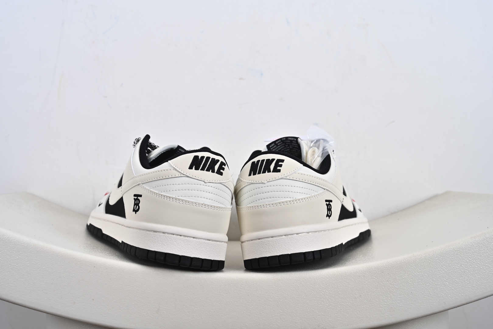 定制版 Burberry x Nike Dunk SB Low 巴宝莉 x 耐克 SB 低帮 联名米白黑 CS1688-117