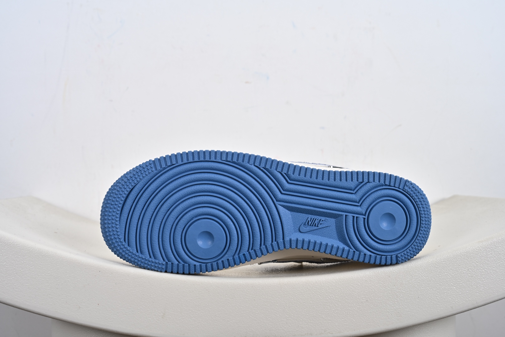 240 定制版 NIke Air Force 1 '07 Low “LV联名——米蓝四勾”空军一号 低帮 运动鞋 XS2869-003