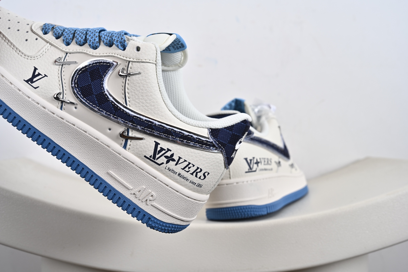 240 定制版 NIke Air Force 1 '07 Low “LV联名——米蓝四勾”空军一号 低帮 运动鞋 XS2869-003