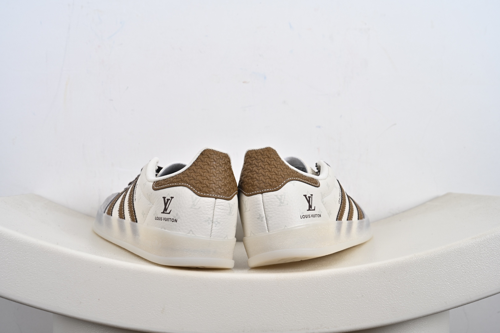 定制版 Louis Vuitton x Adidas Original Gazelle Indoor 路易威登LV x 阿迪达斯 低帮 联名灰白黄 桑巴防滑耐磨轻便板鞋 DM1234-010