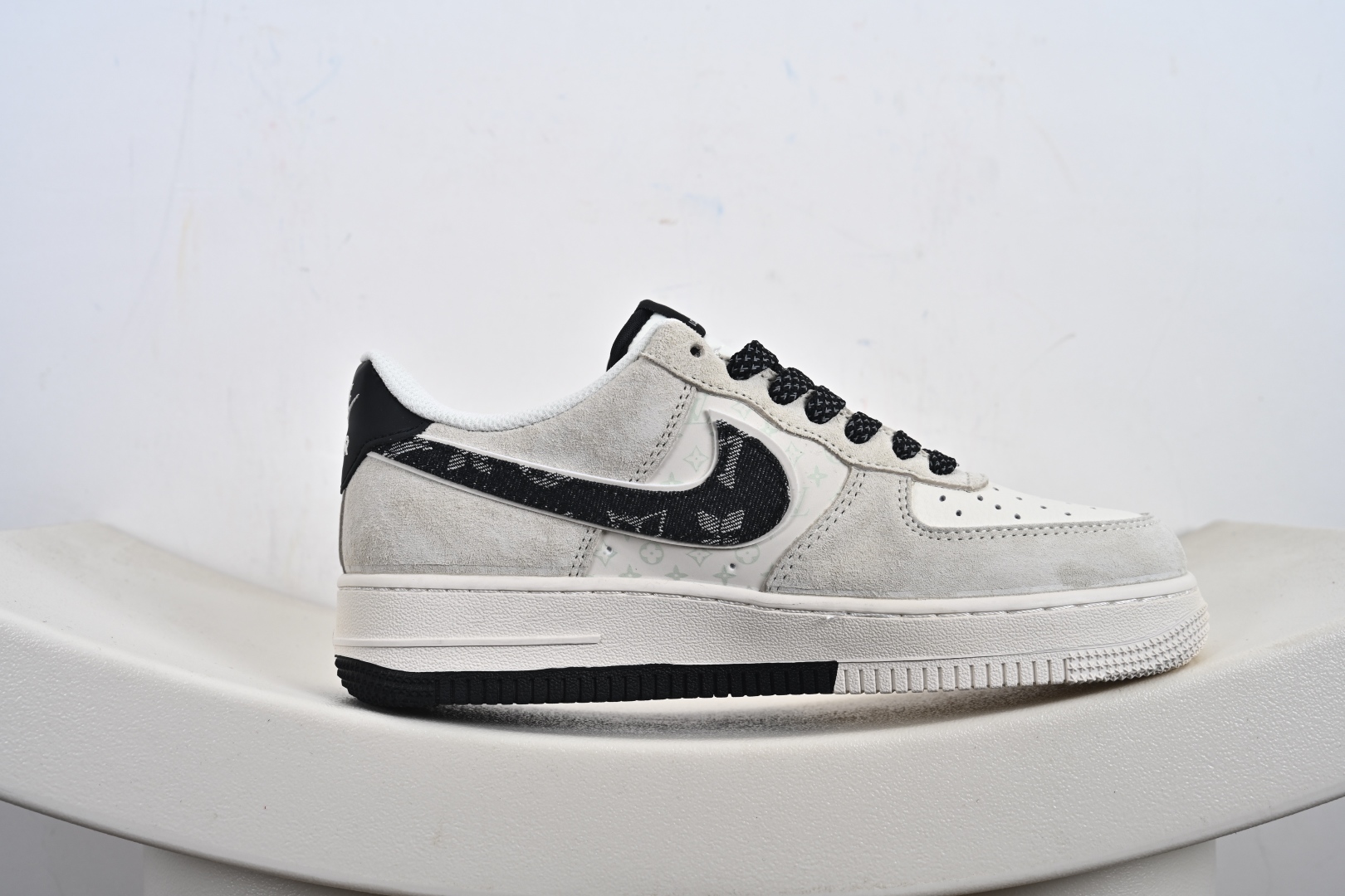 Nike Air Force 1 '07 Low “LV联名——猪八米白黑”空军一号 低帮 MZ9588-801