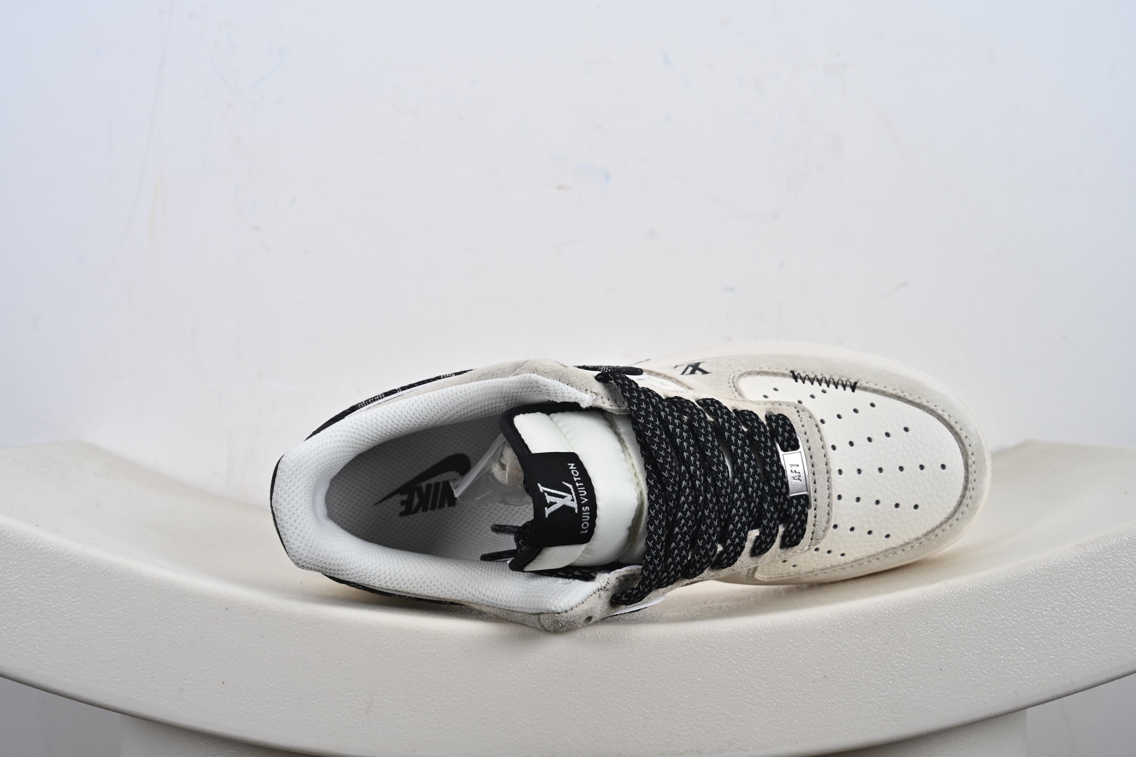 Nike Air Force 1 '07 Low “LV联名——猪八米白黑”空军一号 低帮 MZ9588-801