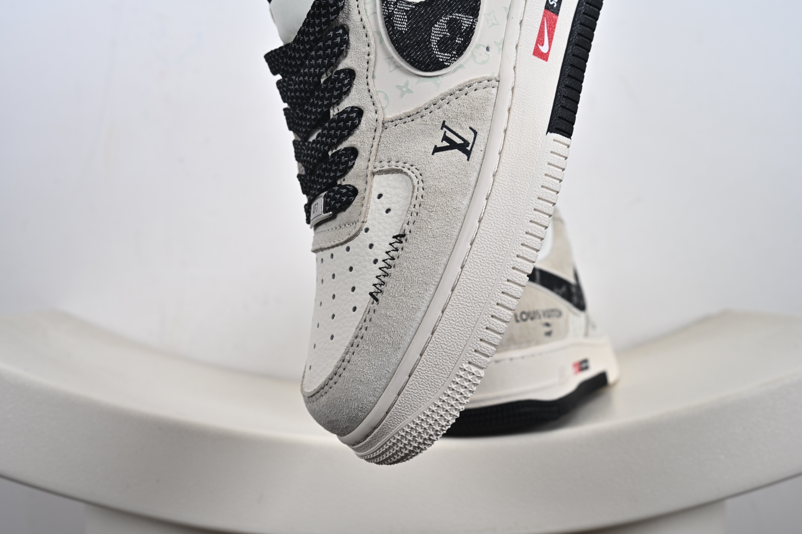 Nike Air Force 1 '07 Low “LV联名——猪八米白黑”空军一号 低帮 MZ9588-801