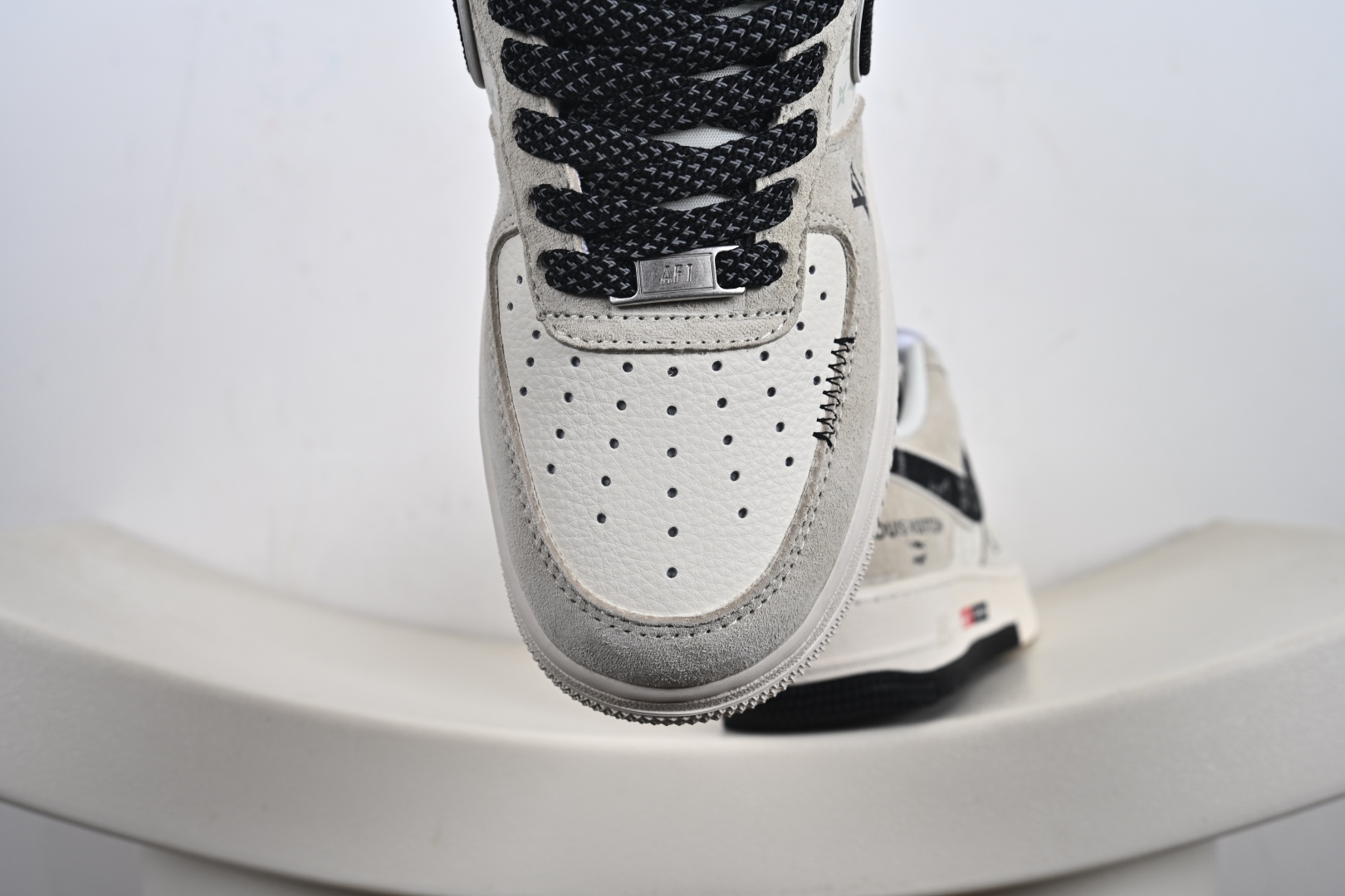 Nike Air Force 1 '07 Low “LV联名——猪八米白黑”空军一号 低帮 MZ9588-801