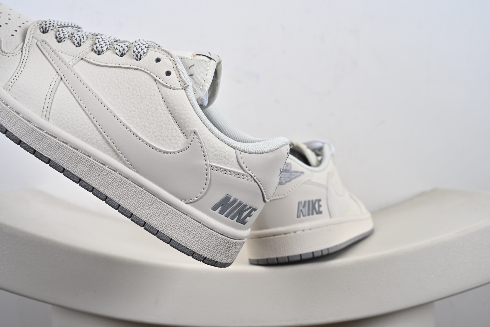 Nike Air Jordan 1 x Travis Scott AJ1倒勾 乔一倒钩 耐克 低帮文化篮球鞋 JP1628-255