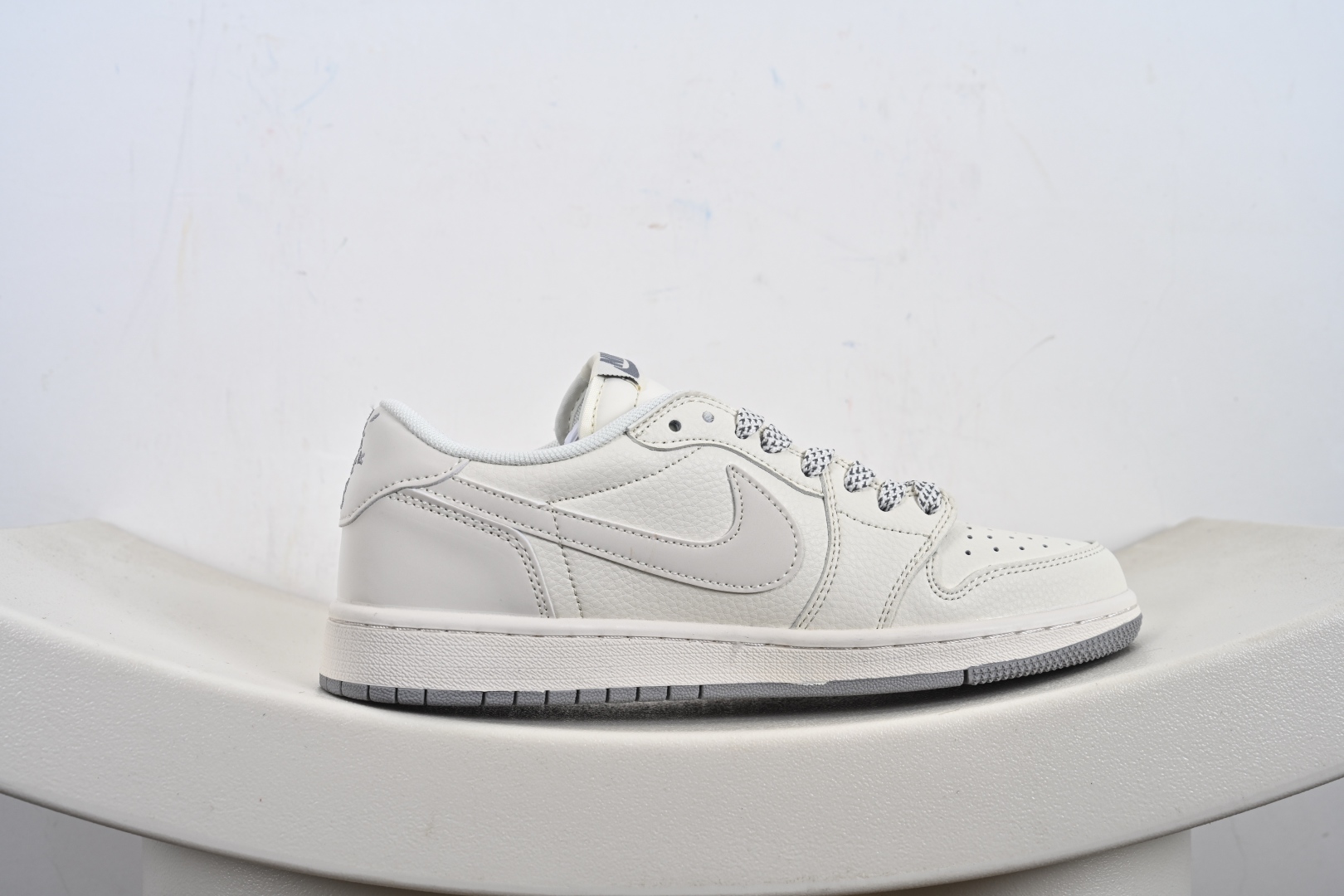 Nike Air Jordan 1 x Travis Scott AJ1倒勾 乔一倒钩 耐克 低帮文化篮球鞋 JP1628-255