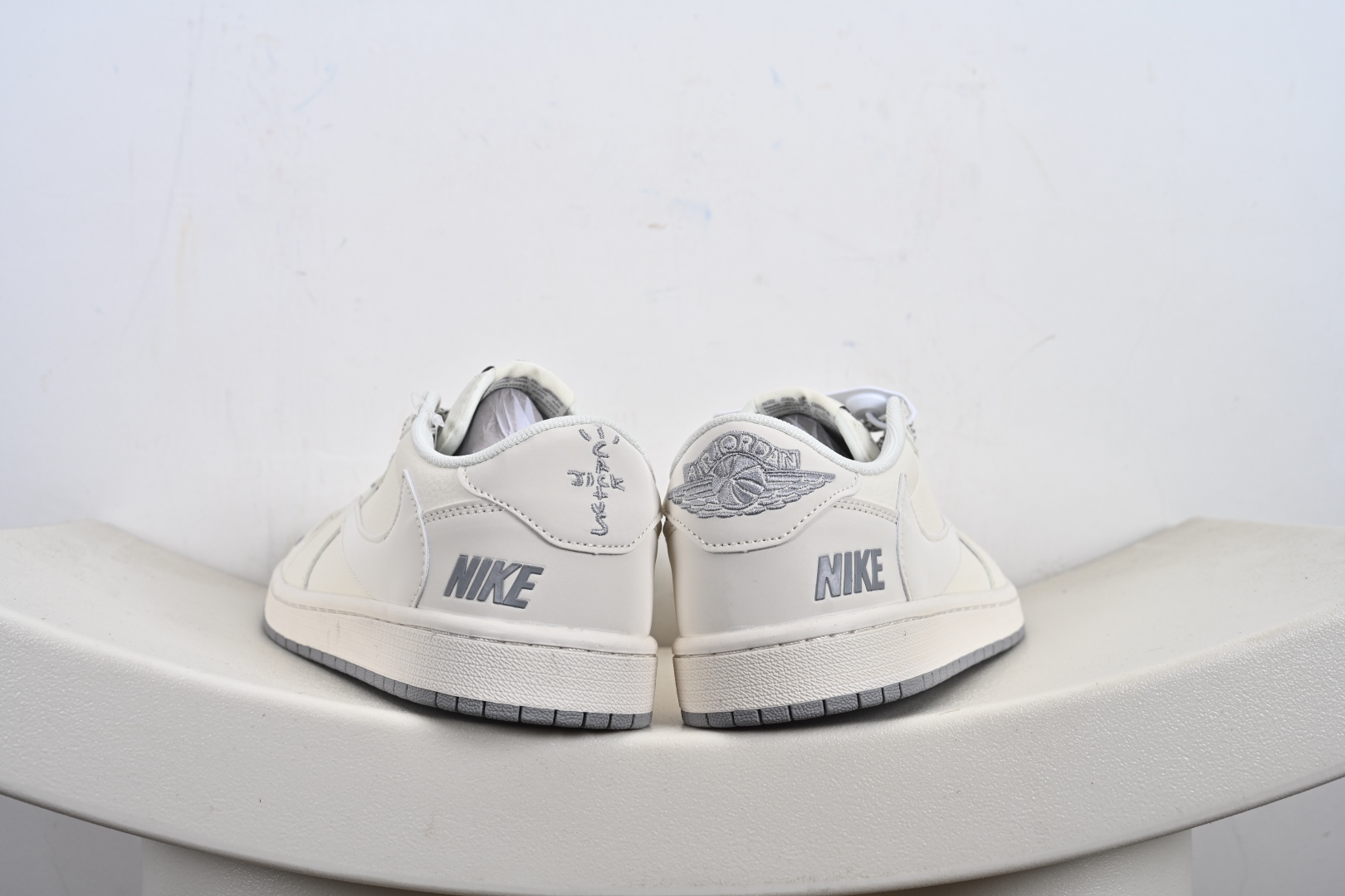 Nike Air Jordan 1 x Travis Scott AJ1倒勾 乔一倒钩 耐克 低帮文化篮球鞋 JP1628-255