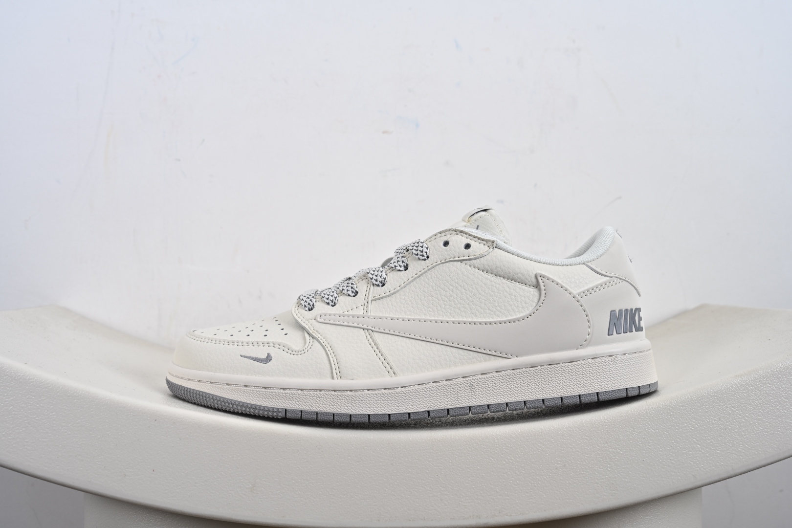 Nike Air Jordan 1 x Travis Scott AJ1倒勾 乔一倒钩 耐克 低帮文化篮球鞋 JP1628-255