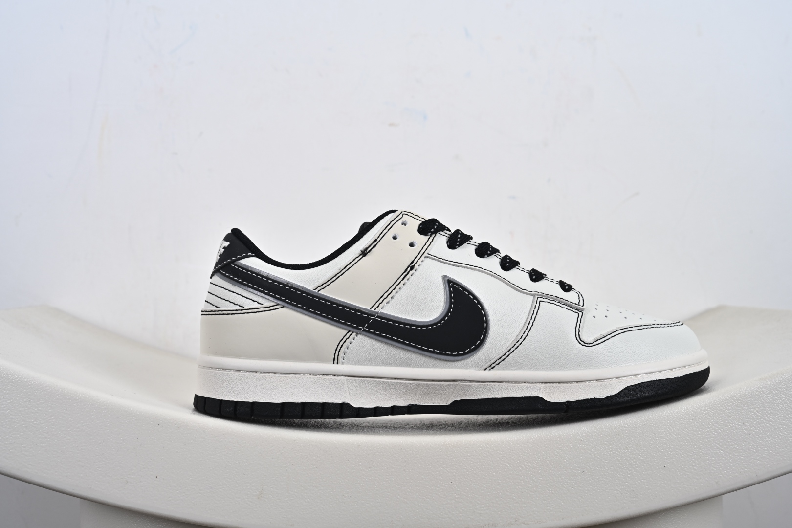 定制版 Nike SB Dunk Low“ NIKE联名——黑灰边勾” 低帮休闲板鞋 CS1688-116