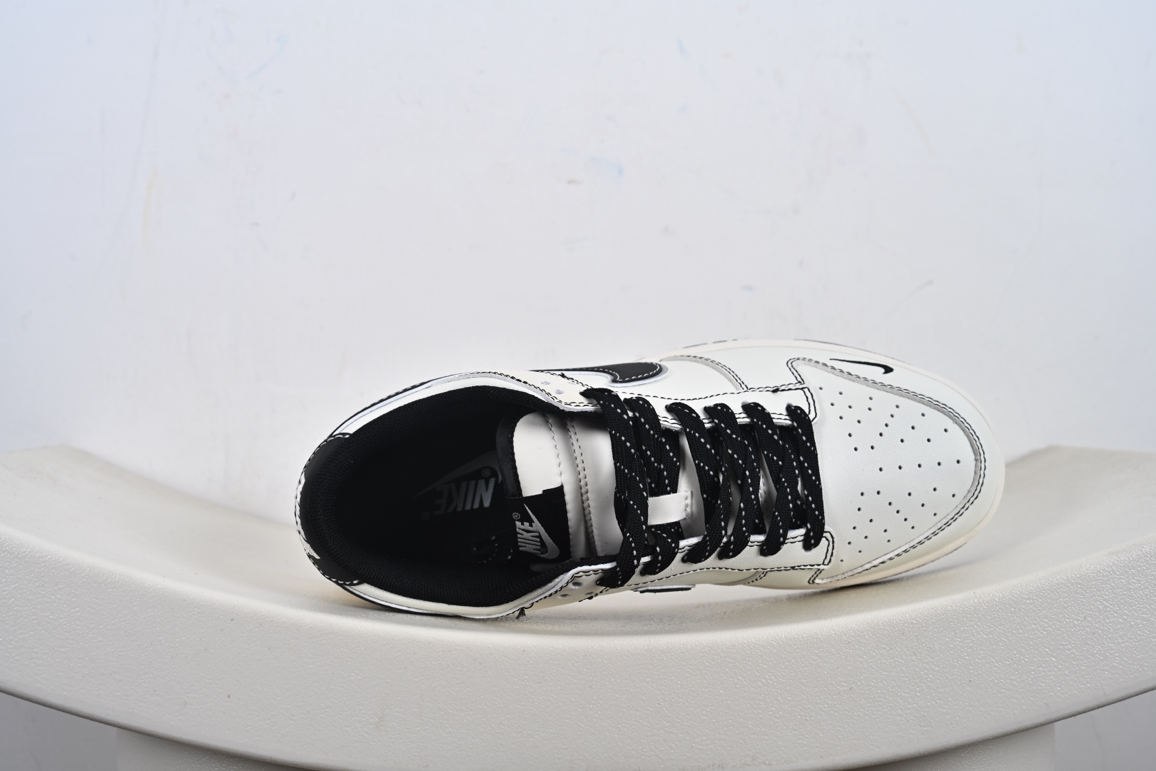 定制版 Nike SB Dunk Low“ NIKE联名——黑灰边勾” 低帮休闲板鞋 CS1688-116