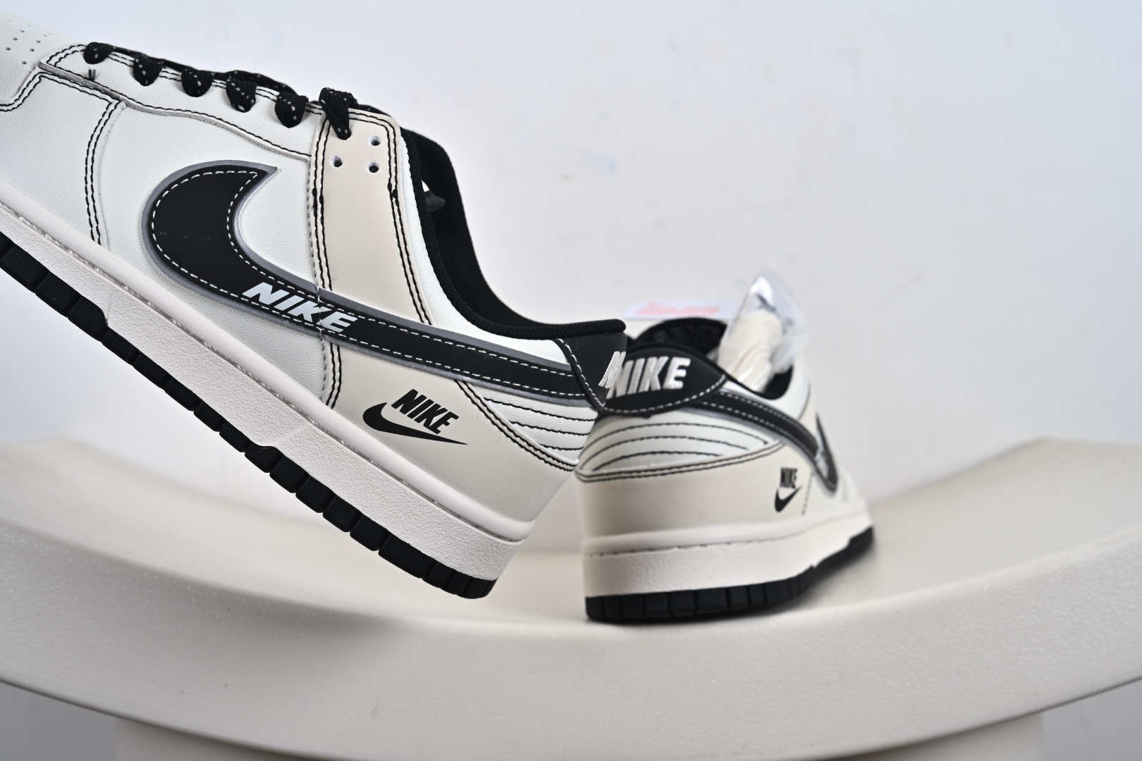 定制版 Nike SB Dunk Low“ NIKE联名——黑灰边勾” 低帮休闲板鞋 CS1688-116