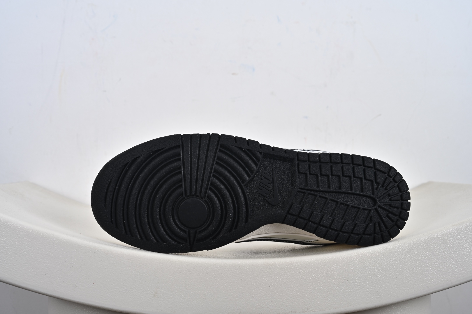 定制版 Nike SB Dunk Low“ NIKE联名——黑灰边勾” 低帮休闲板鞋 CS1688-116