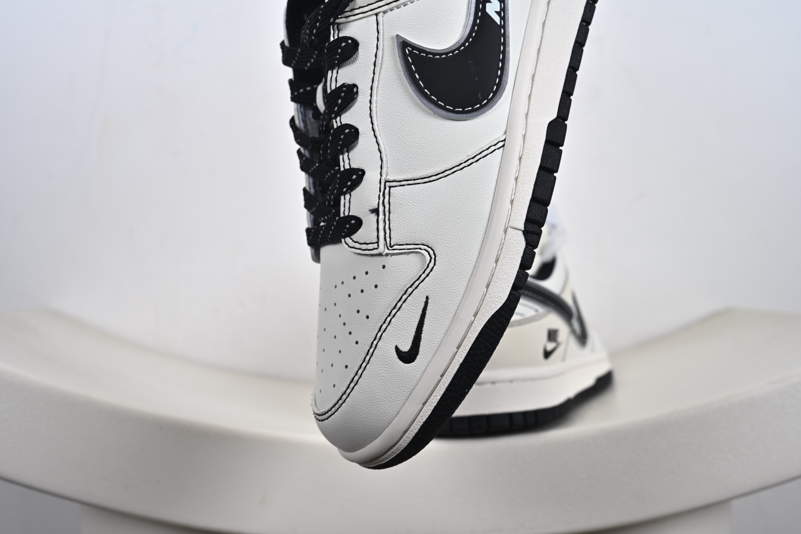 定制版 Nike SB Dunk Low“ NIKE联名——黑灰边勾” 低帮休闲板鞋 CS1688-116
