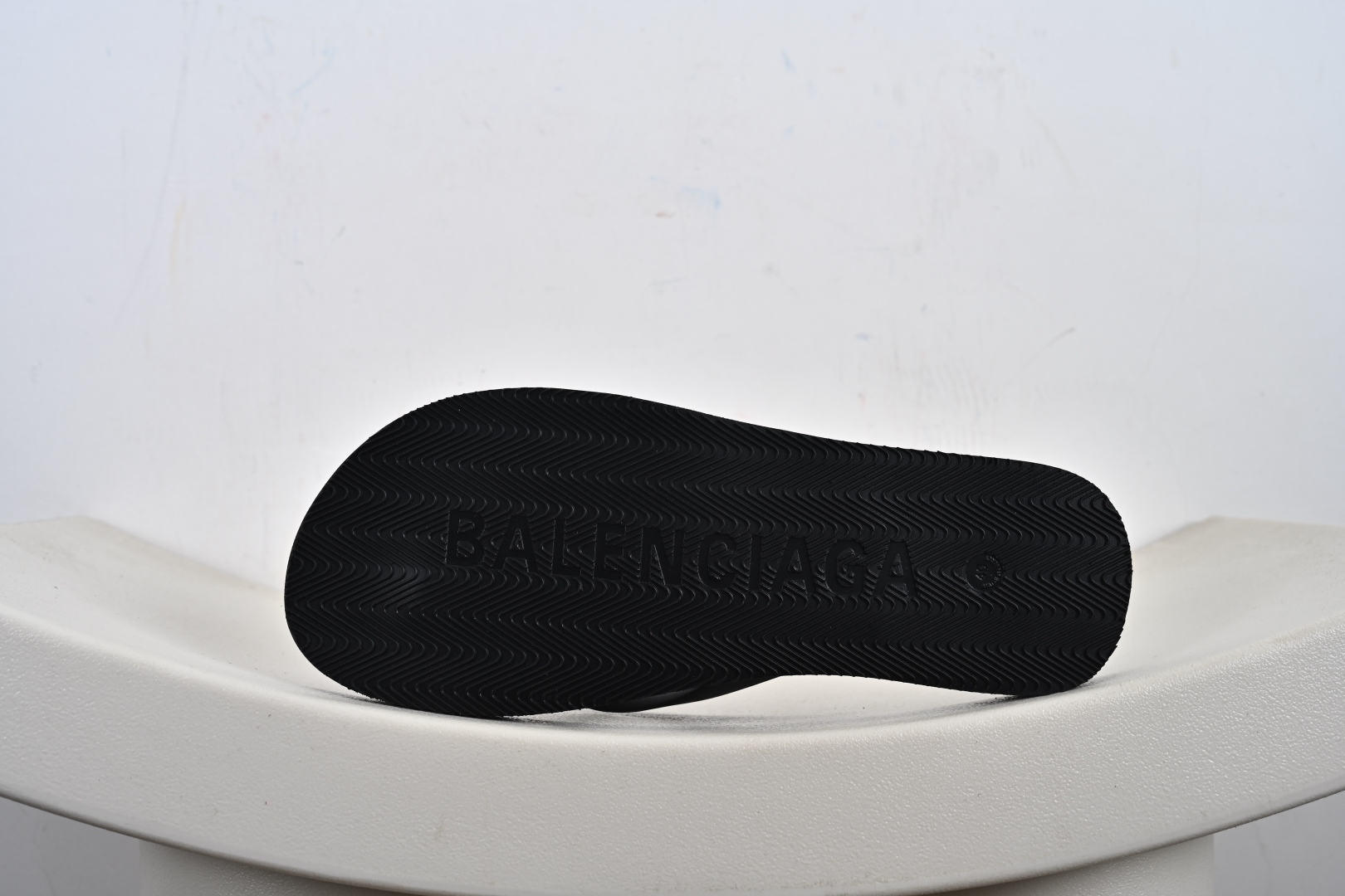 Balenciaga巴黎世家 人字拖鞋 黑色 812925W1TAA1090