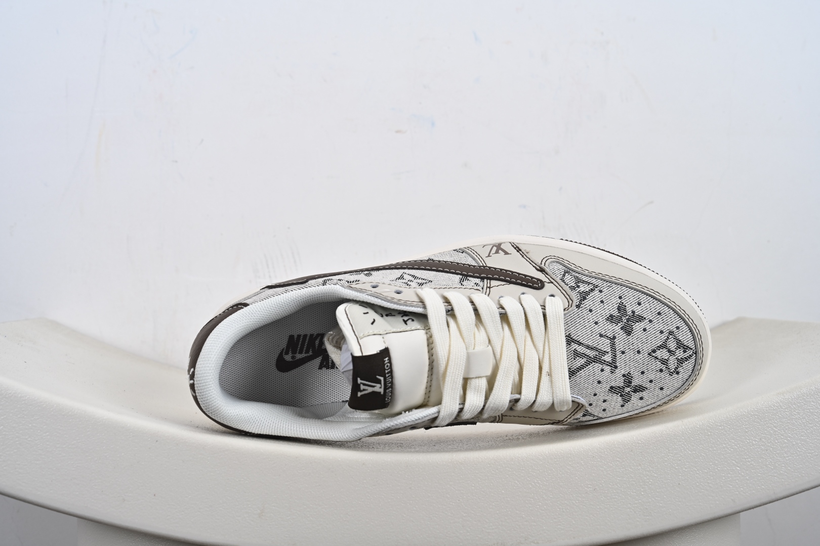 定制版 Travis Scott x Fragment Design x Jordan Air Jordan 1 Low OG SP “LV联名——米棕布” 低帮休闲板鞋 XS7089-605