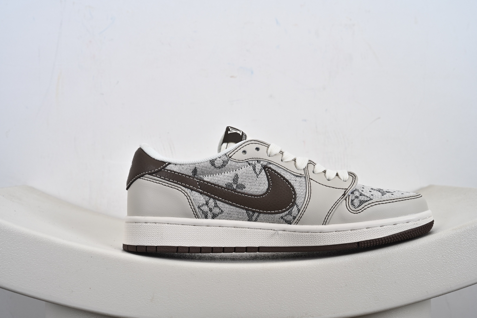 定制版 Travis Scott x Fragment Design x Jordan Air Jordan 1 Low OG SP “LV联名——米棕布” 低帮休闲板鞋 XS7089-605