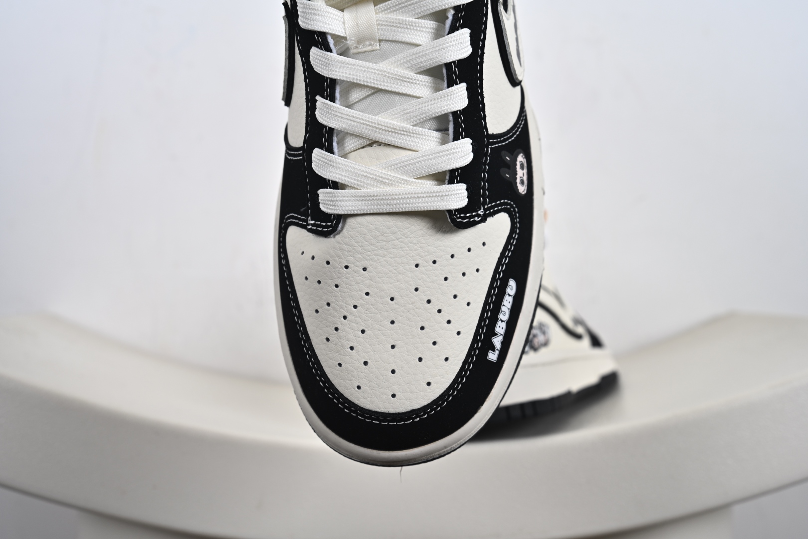 SB Dunk Low RETRO x LABUBU 黑白 DS6608-010