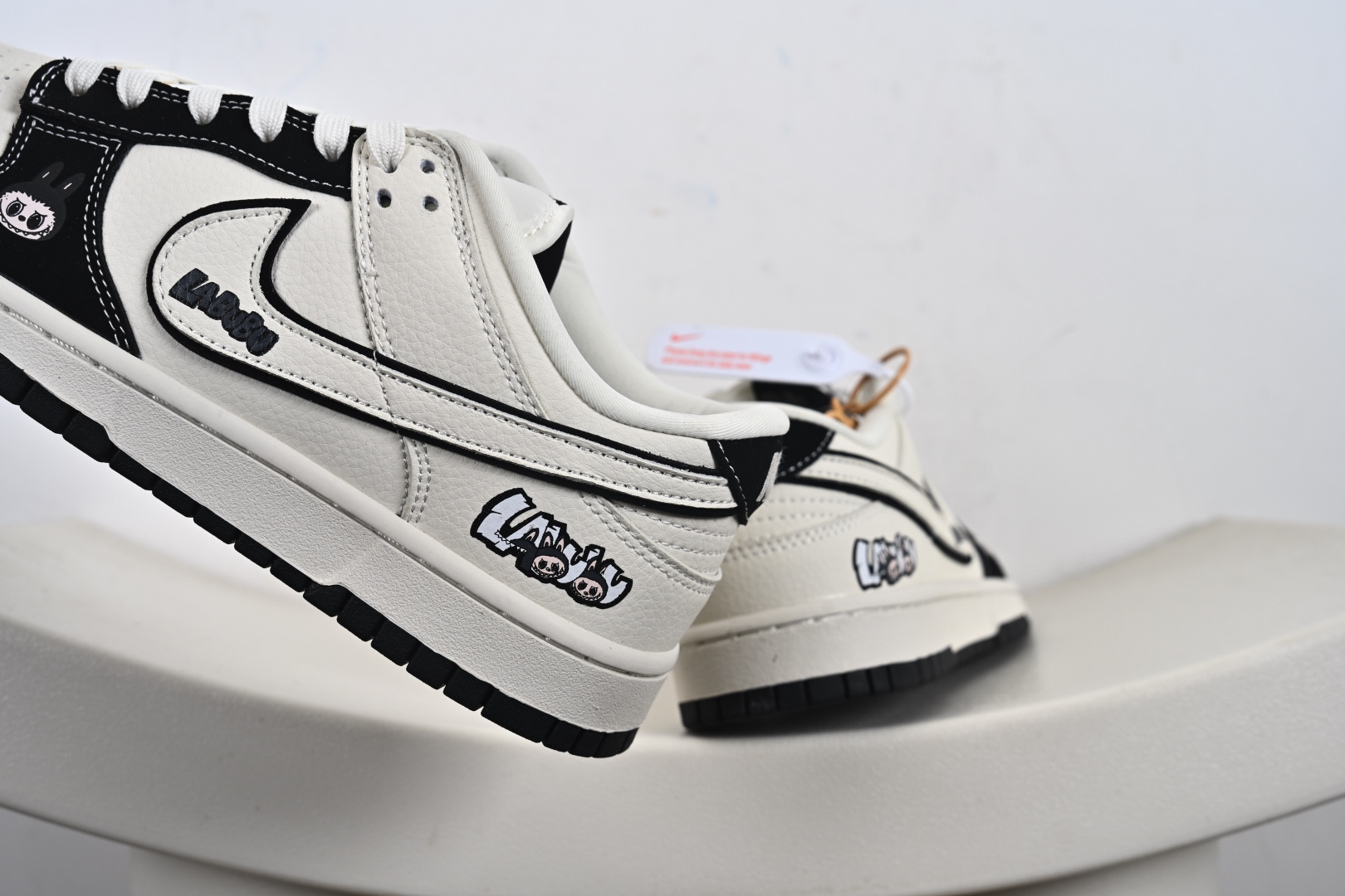 SB Dunk Low RETRO x LABUBU 黑白 DS6608-010