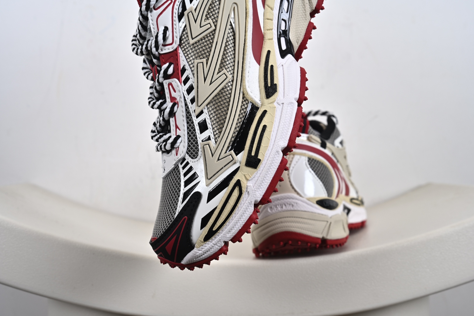 Off-White Be Right Back Sneaker BRB系列低帮三箭头增高运动鞋“奶白黑三箭头”OMIA295C99FAB0000032