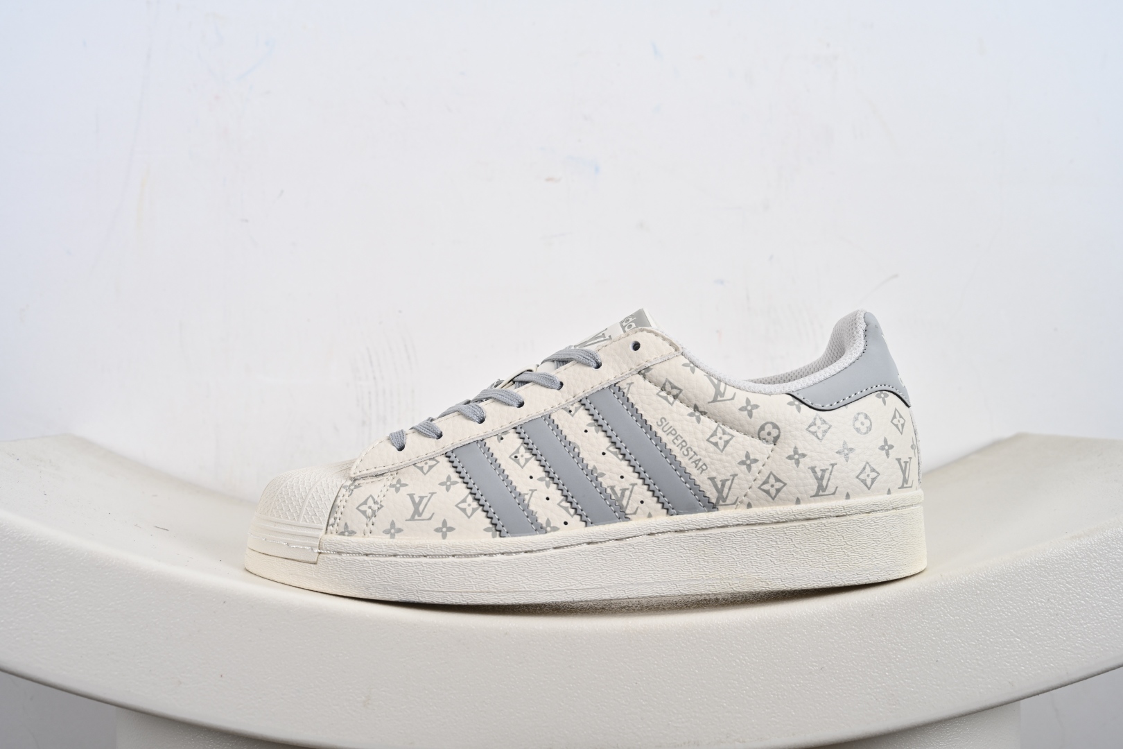 adidas贝壳头 “LV路易威登联名-米白灰”LV印花效果 低帮休闲板鞋 DS0012