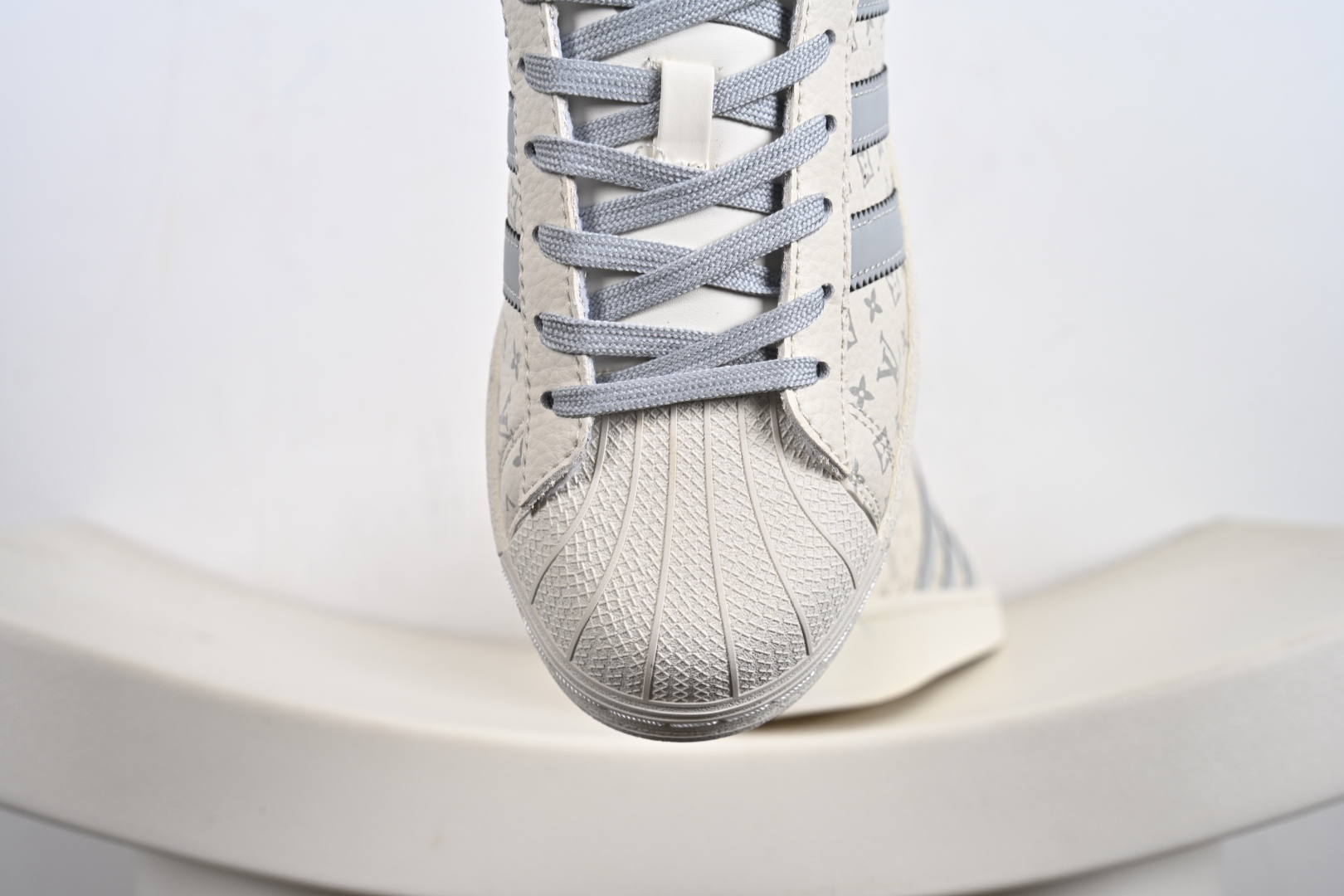 adidas贝壳头 “LV路易威登联名-米白灰”LV印花效果 低帮休闲板鞋 DS0012