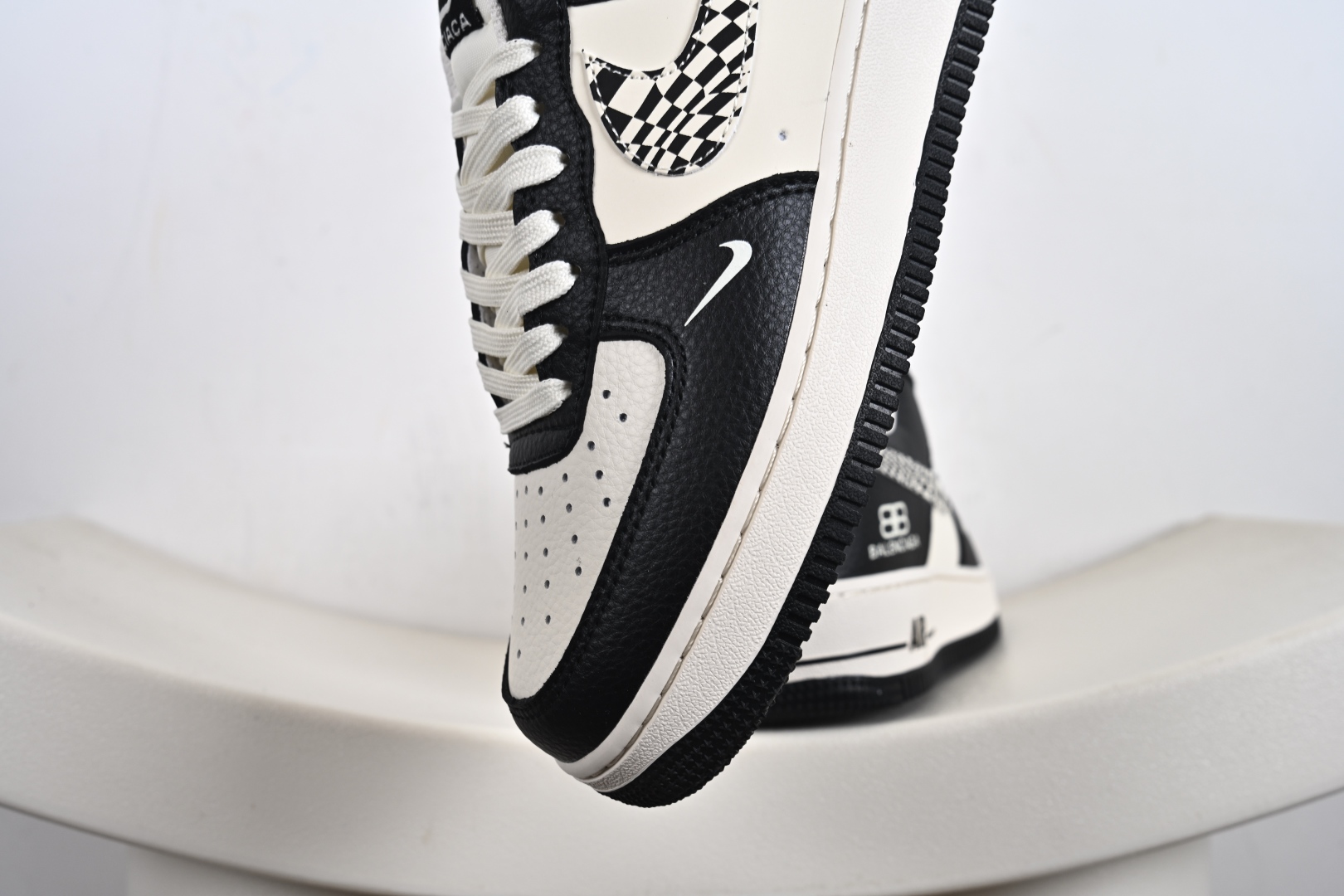 240 Balenciaga x Nike Air Force 1 米黑创意勾 HJ3318-003