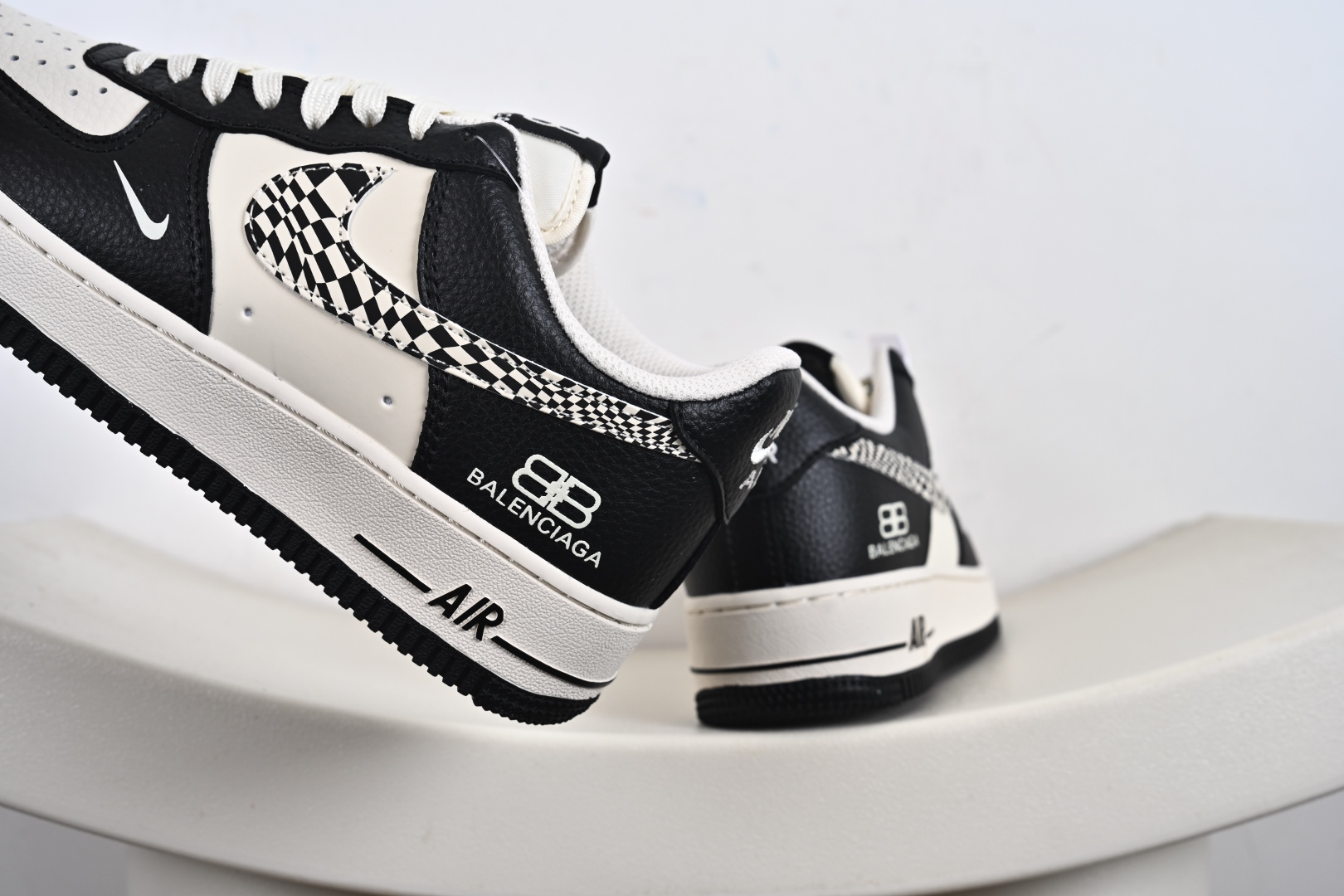 240 Balenciaga x Nike Air Force 1 米黑创意勾 HJ3318-003