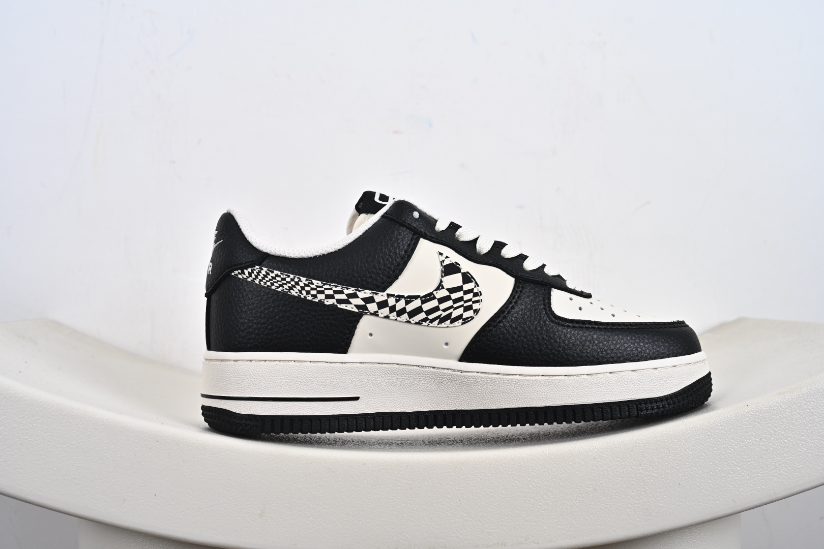 240 Balenciaga x Nike Air Force 1 米黑创意勾 HJ3318-003