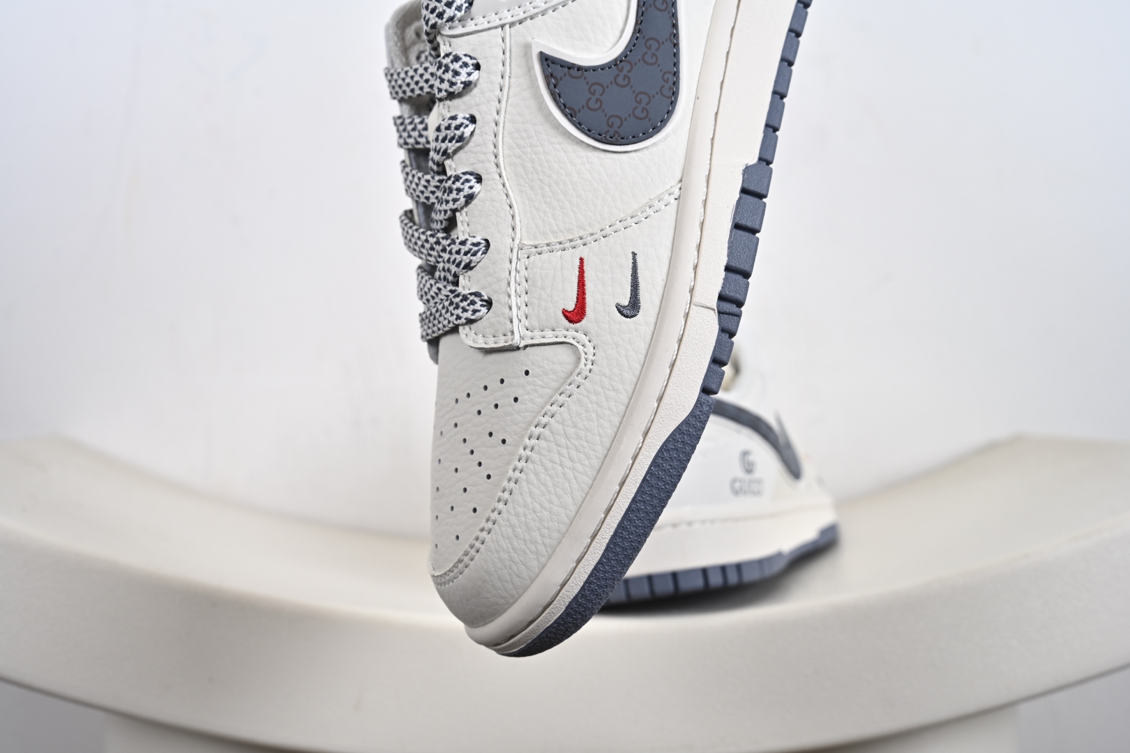 260 定制版 Nike SB Dunk Low 古驰联名 灰花勾 周年高端定制 低帮休闲板鞋 CS1688-121