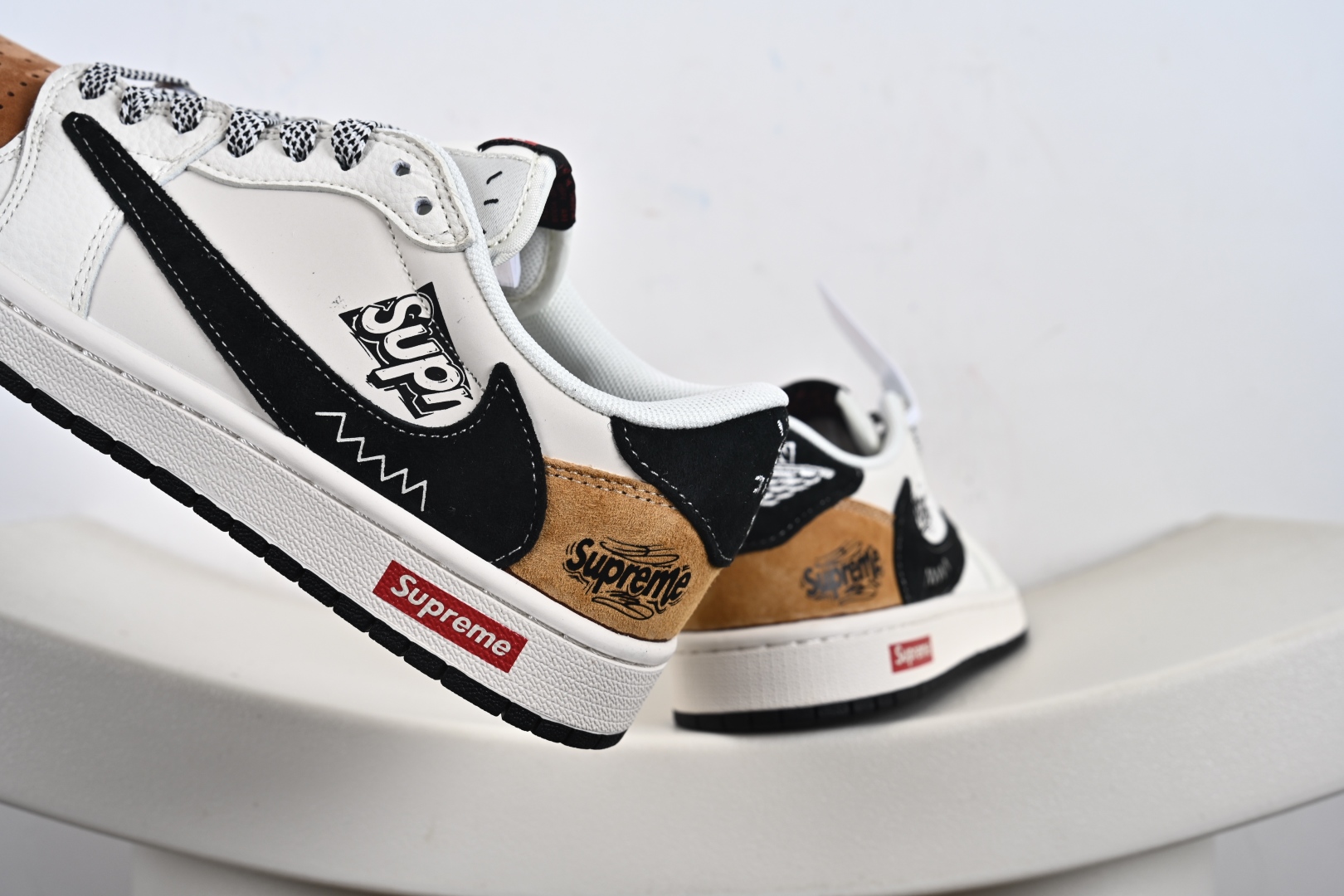 Fragment x Travis Scott x Supreme Air Jordan 1 Low 三方联名倒钩 HS8068-059
