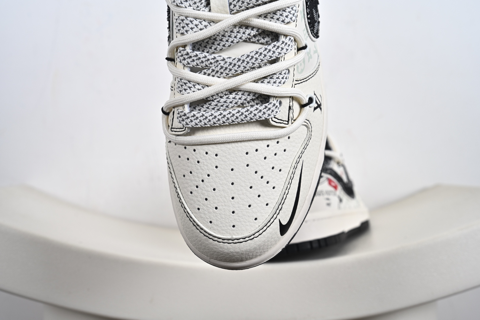 定制版 Nike SB Dunk Low LV联名 黑帆布抽绳 周年高端定制 低帮休闲板鞋 YX5066-380