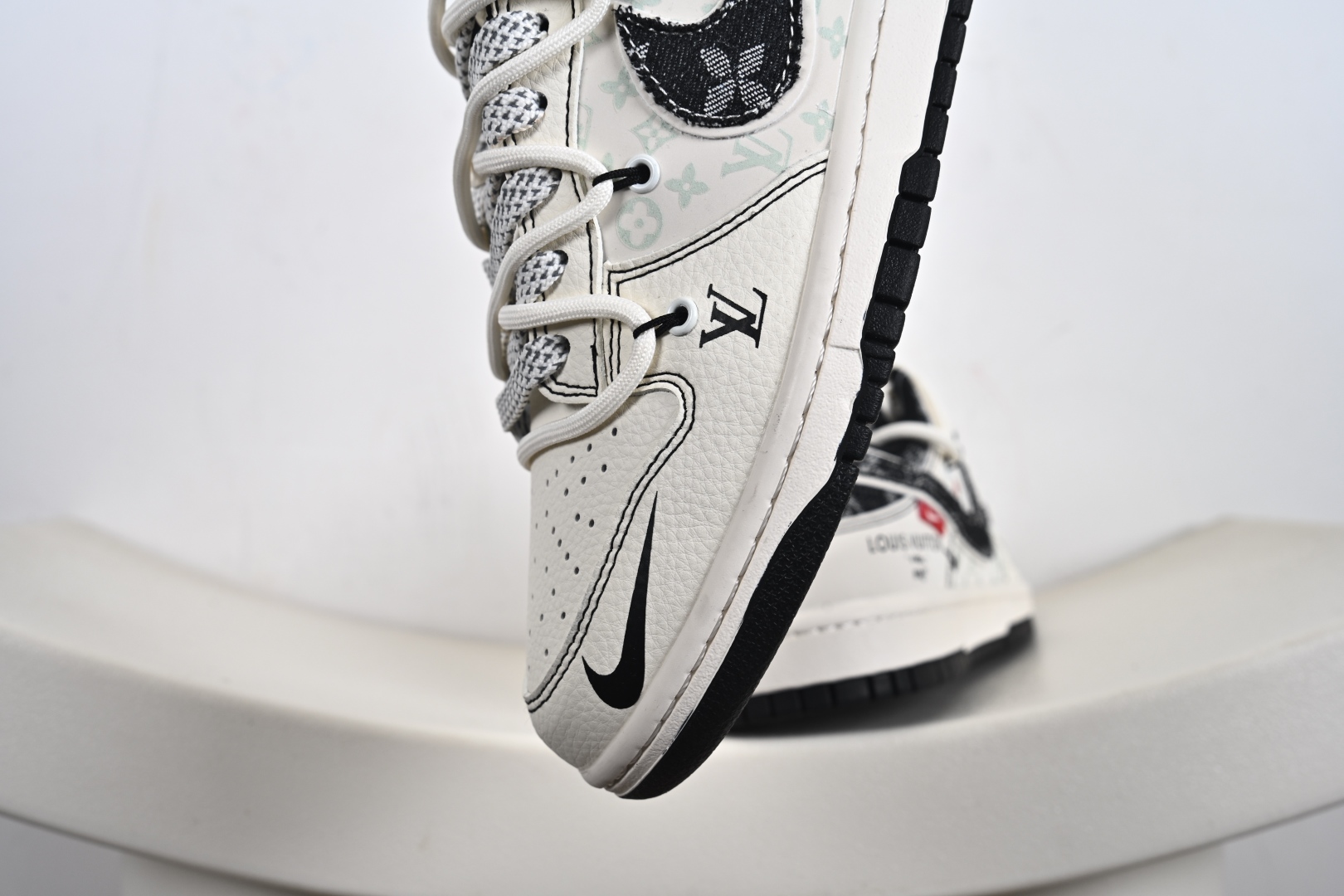 定制版 Nike SB Dunk Low LV联名 黑帆布抽绳 周年高端定制 低帮休闲板鞋 YX5066-380