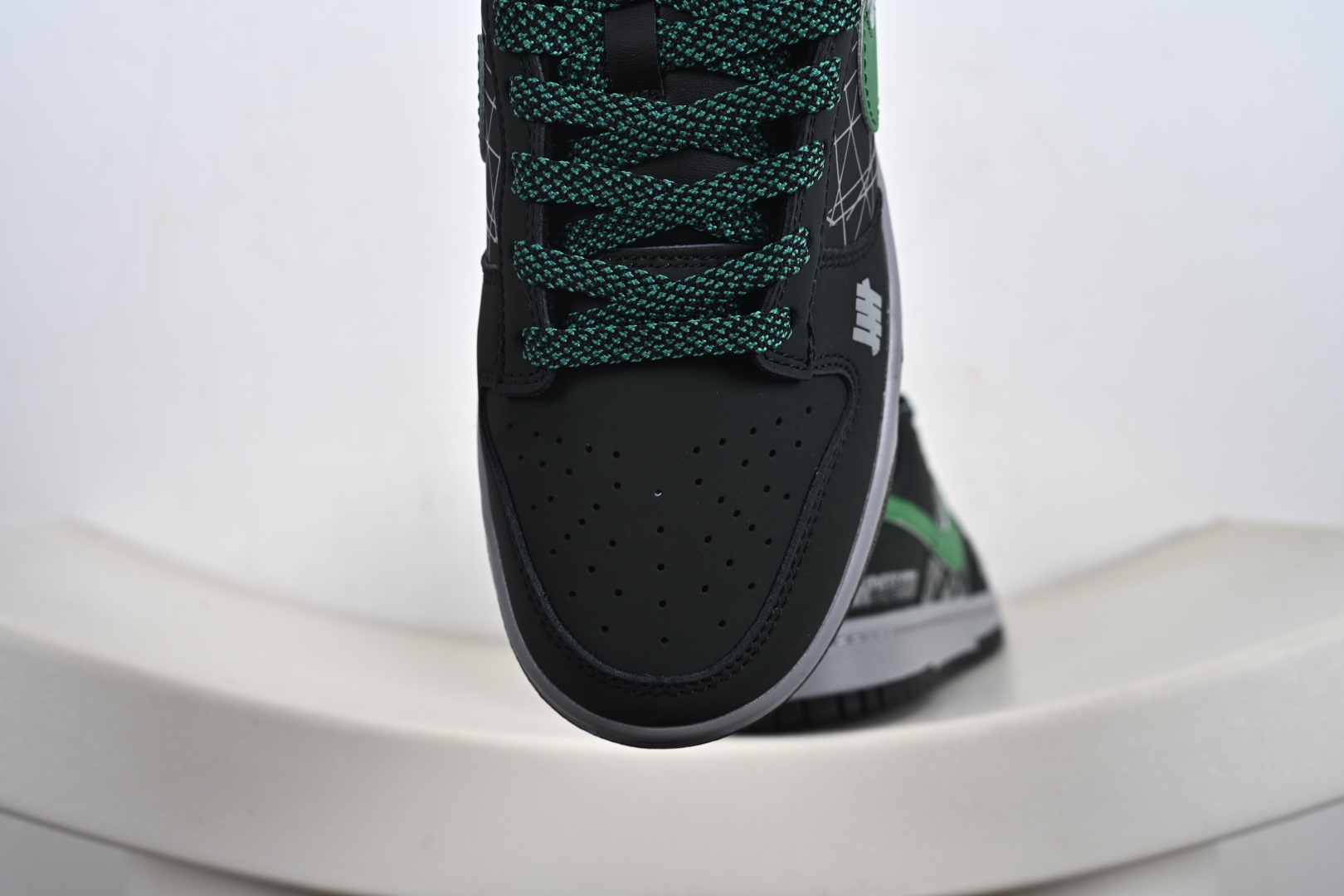 定制版 Nike SB Dunk Low UN联名 创意黑绿勾 高端定制 低帮休闲板鞋 QW5836-019