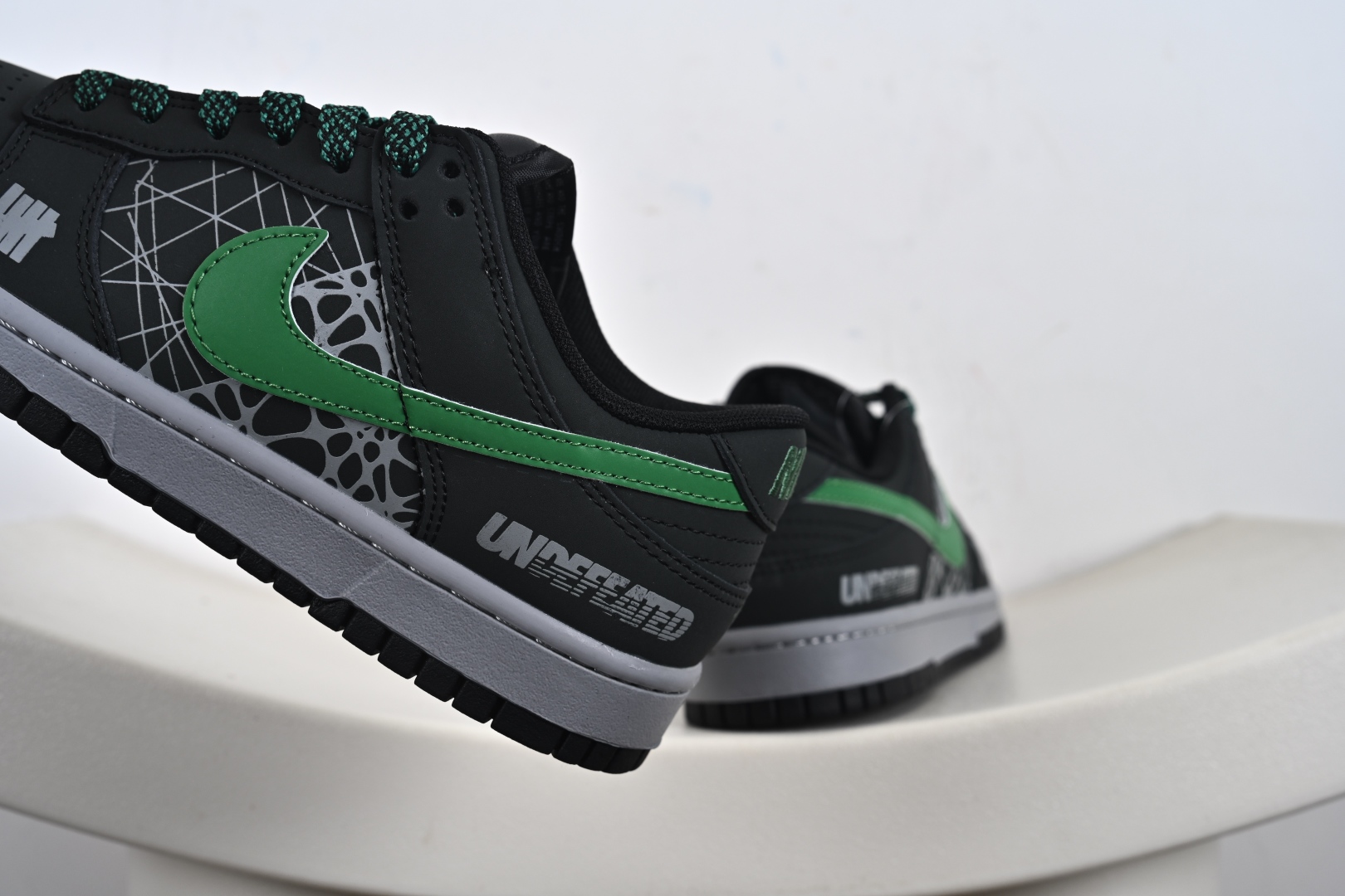 定制版 Nike SB Dunk Low UN联名 创意黑绿勾 高端定制 低帮休闲板鞋 QW5836-019