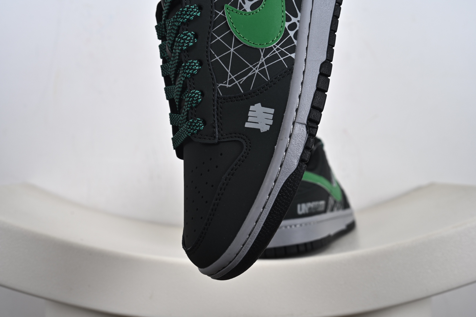 定制版 Nike SB Dunk Low UN联名 创意黑绿勾 高端定制 低帮休闲板鞋 QW5836-019
