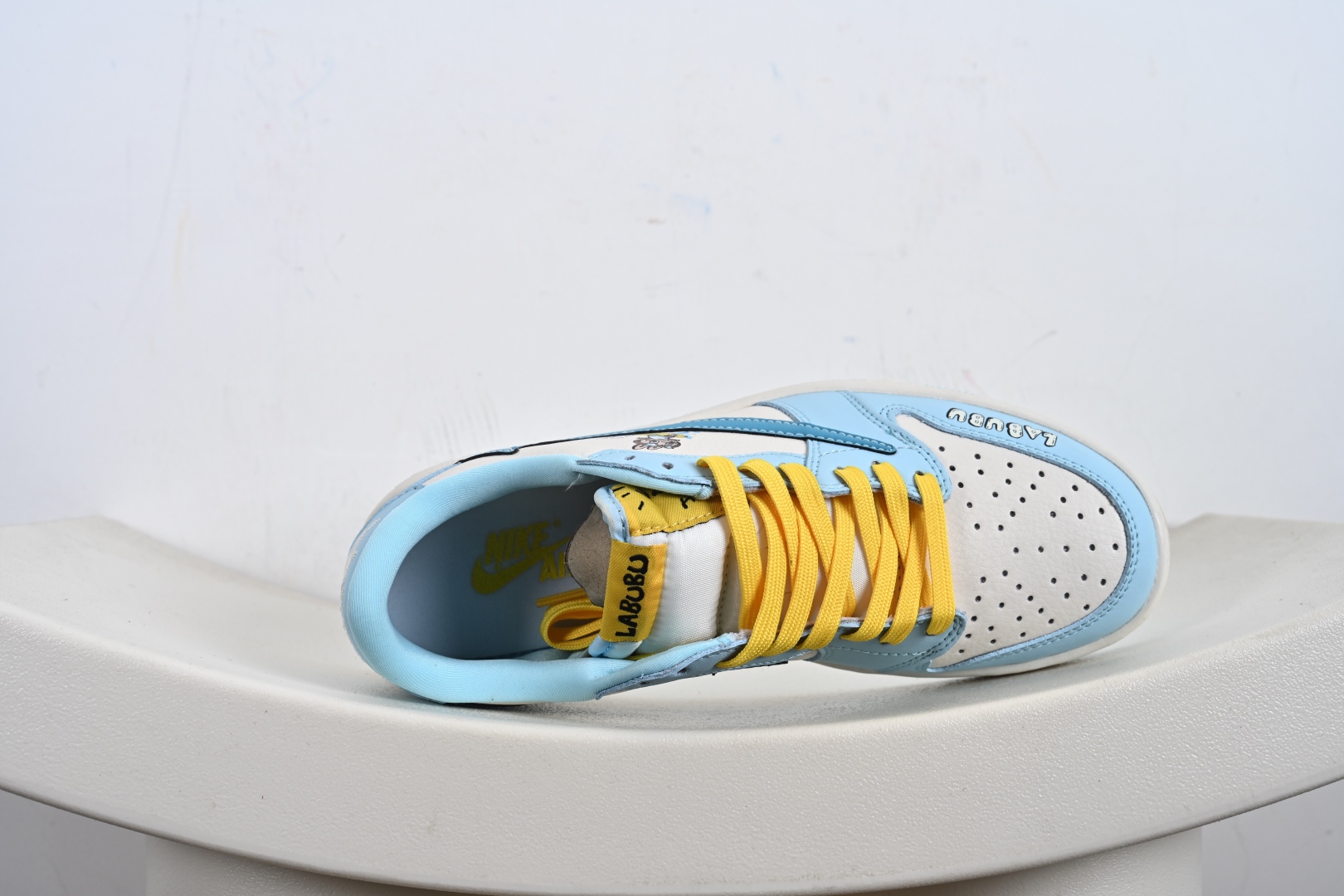 定制版Travis Scott x Nike Air Jordan 1 Low x LABUBUAir Jordan 1 Low 反转蓝白拉布布倒钩 LD2028-054