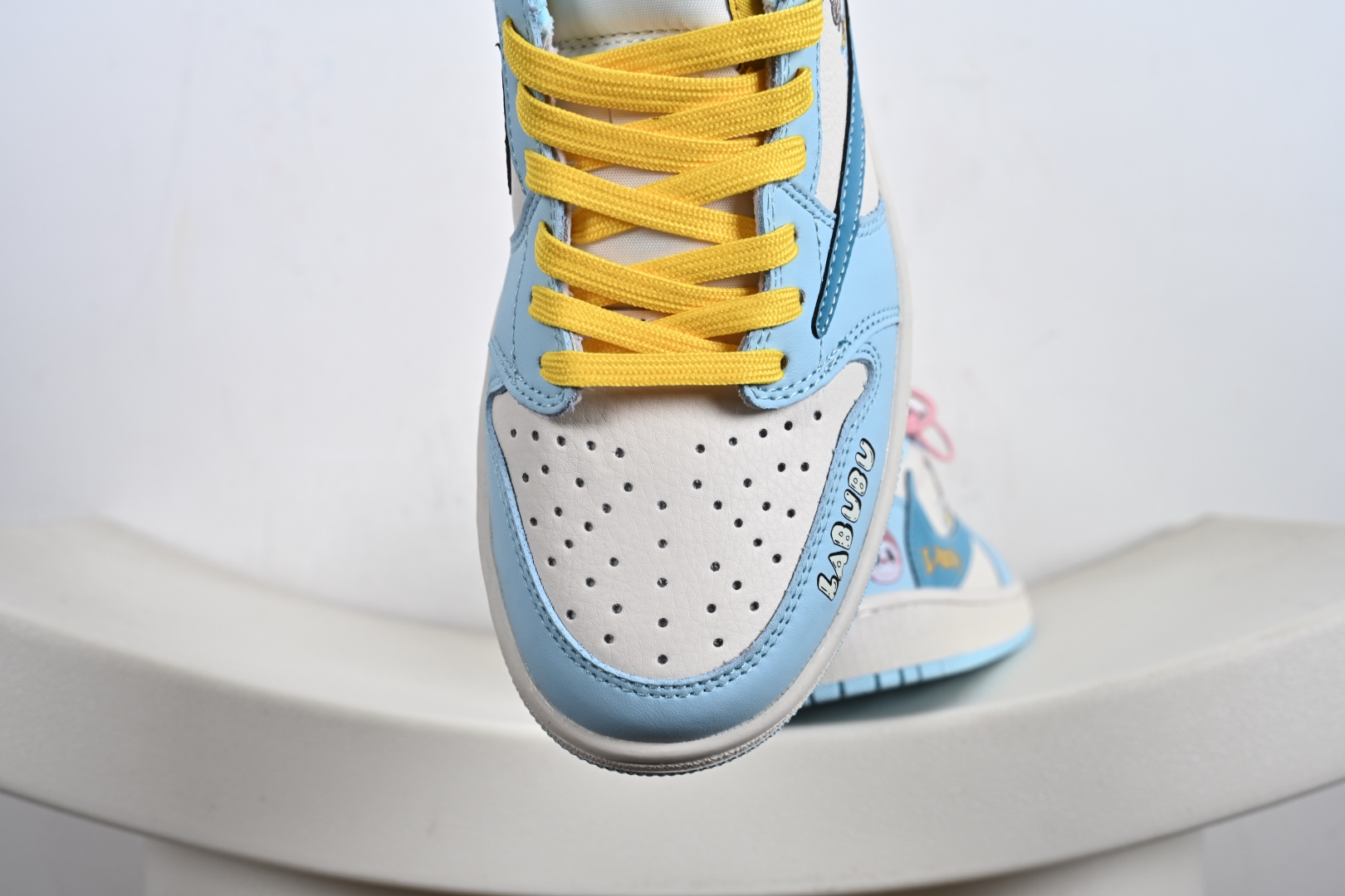 定制版Travis Scott x Nike Air Jordan 1 Low x LABUBUAir Jordan 1 Low 反转蓝白拉布布倒钩 LD2028-054