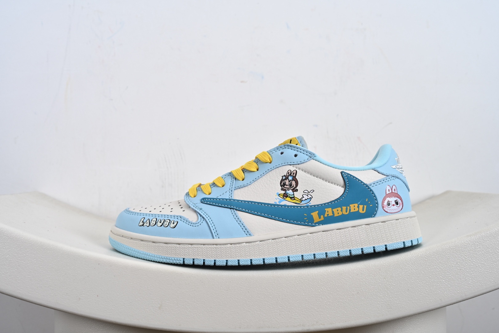 定制版Travis Scott x Nike Air Jordan 1 Low x LABUBUAir Jordan 1 Low 反转蓝白拉布布倒钩 LD2028-054