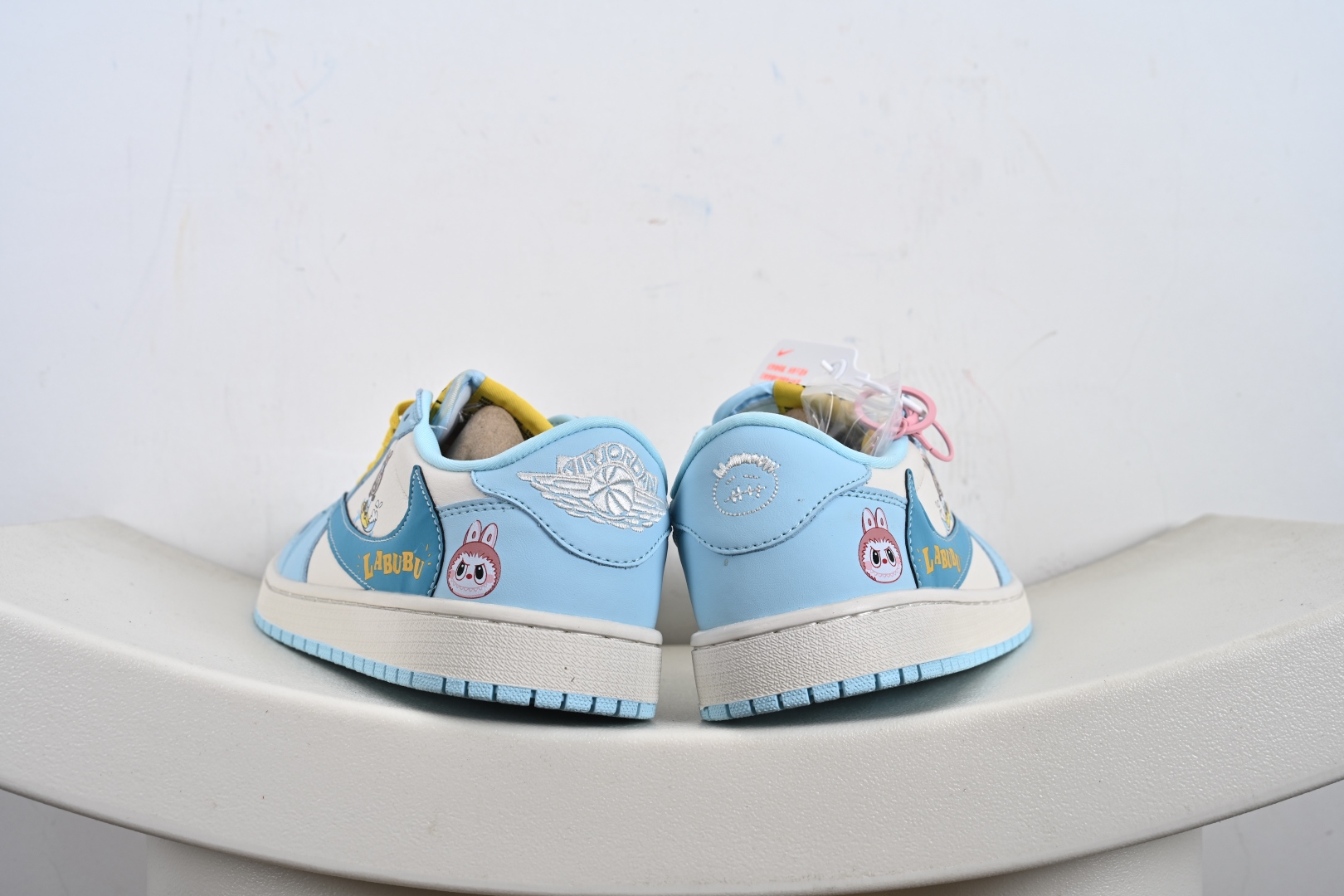 定制版Travis Scott x Nike Air Jordan 1 Low x LABUBUAir Jordan 1 Low 反转蓝白拉布布倒钩 LD2028-054