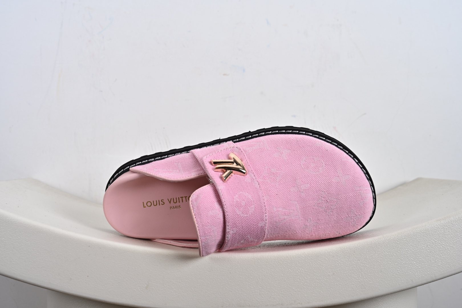 Louis Vuitton Cosy 时尚 舒适 包头 圆头 2025年新款拖鞋LV Easy拖鞋 1AC9MF圆头套脚 勃肯鞋包头拖鞋