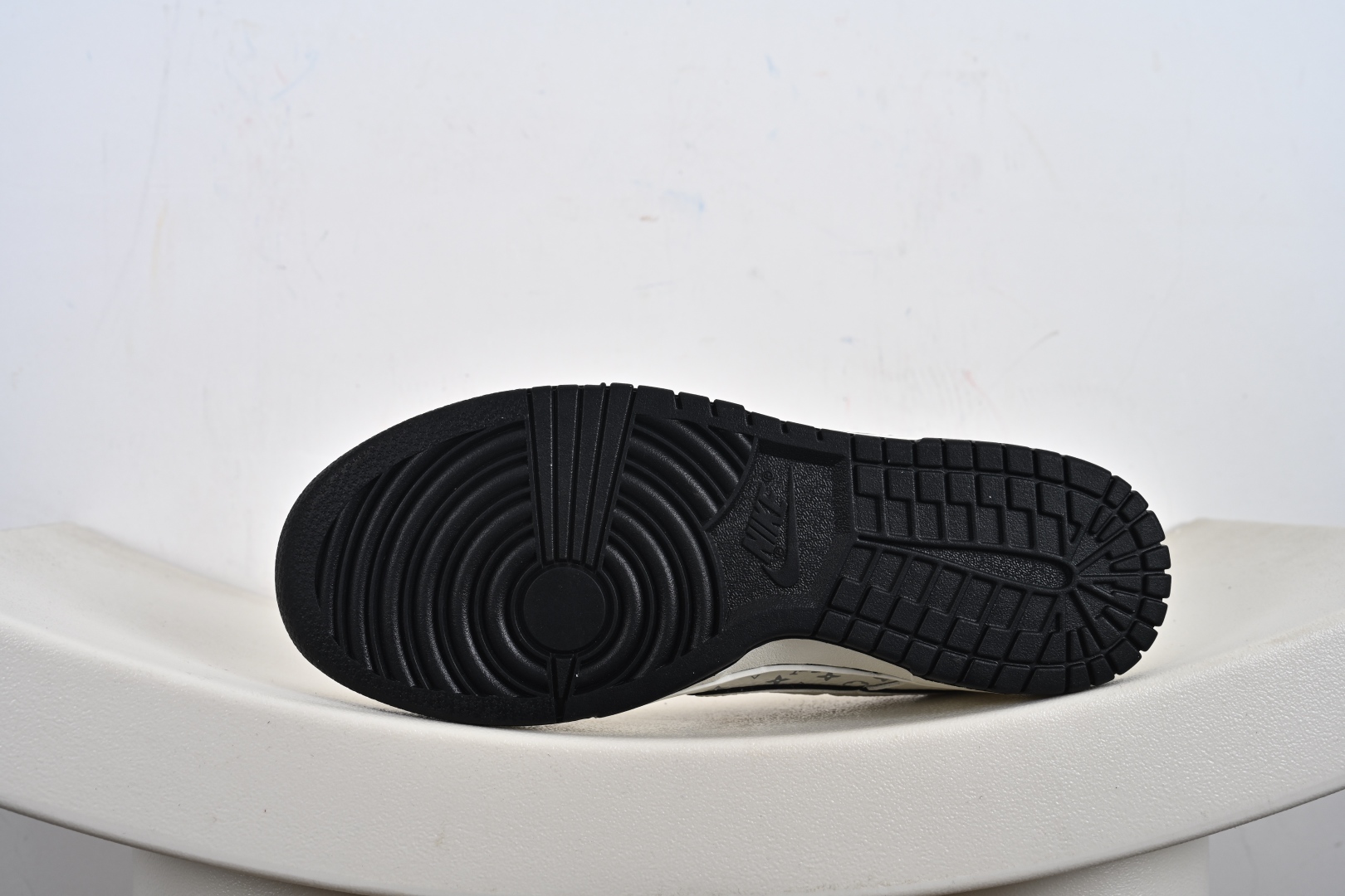 Labubu x NK Dunk Low 低帮拉布布联名白黑印花 SC0601-455