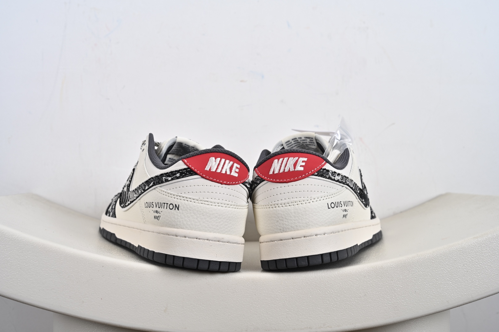 定制版 Louis Vuitton x Nike Dunk SB Low 路易威登LV x 耐克 SB 低帮 黑白红牛仔 休闲运动板鞋 JY6988-111