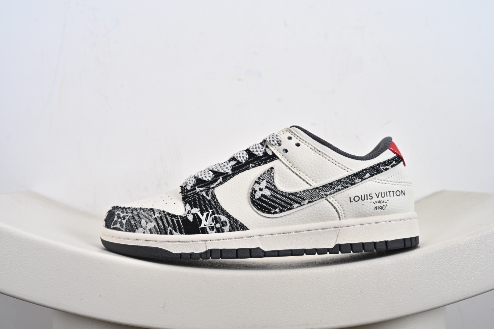 定制版 Louis Vuitton x Nike Dunk SB Low 路易威登LV x 耐克 SB 低帮 黑白红牛仔 休闲运动板鞋 JY6988-111