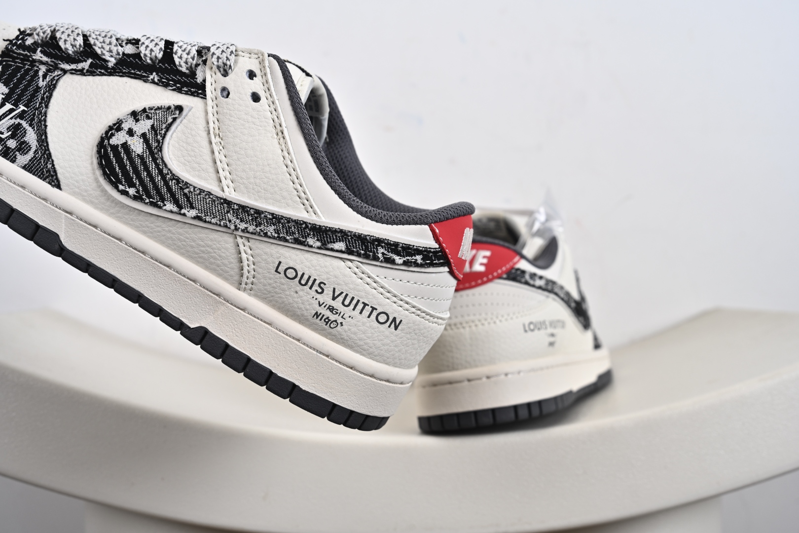 定制版 Louis Vuitton x Nike Dunk SB Low 路易威登LV x 耐克 SB 低帮 黑白红牛仔 休闲运动板鞋 JY6988-111