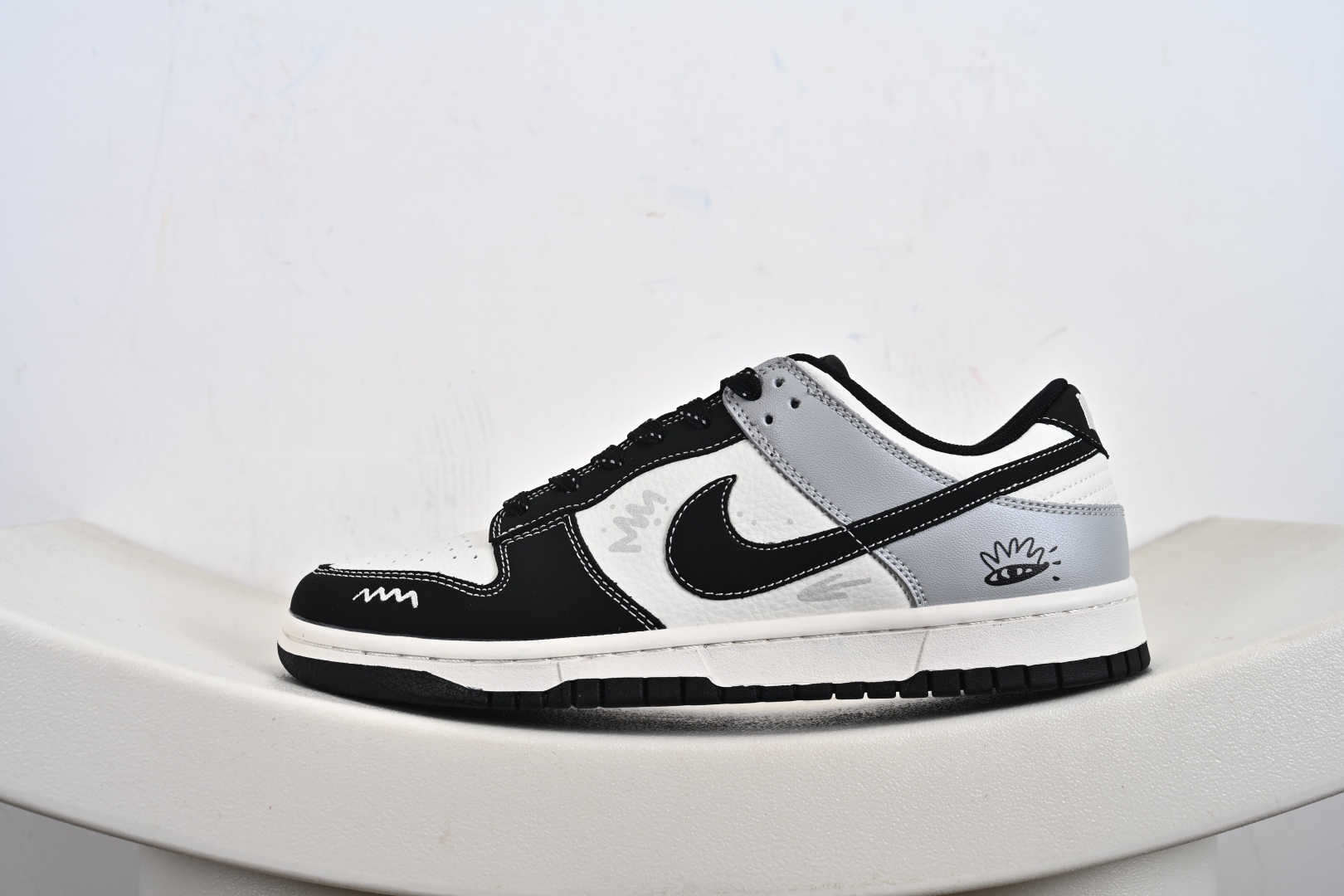 NIKE SB Dunk Low “联名款” XD6188-050