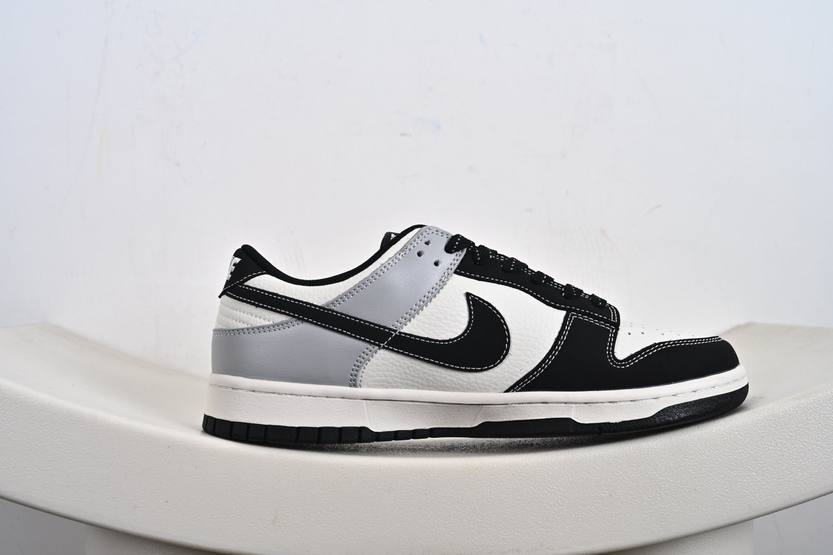 NIKE SB Dunk Low “联名款” XD6188-050