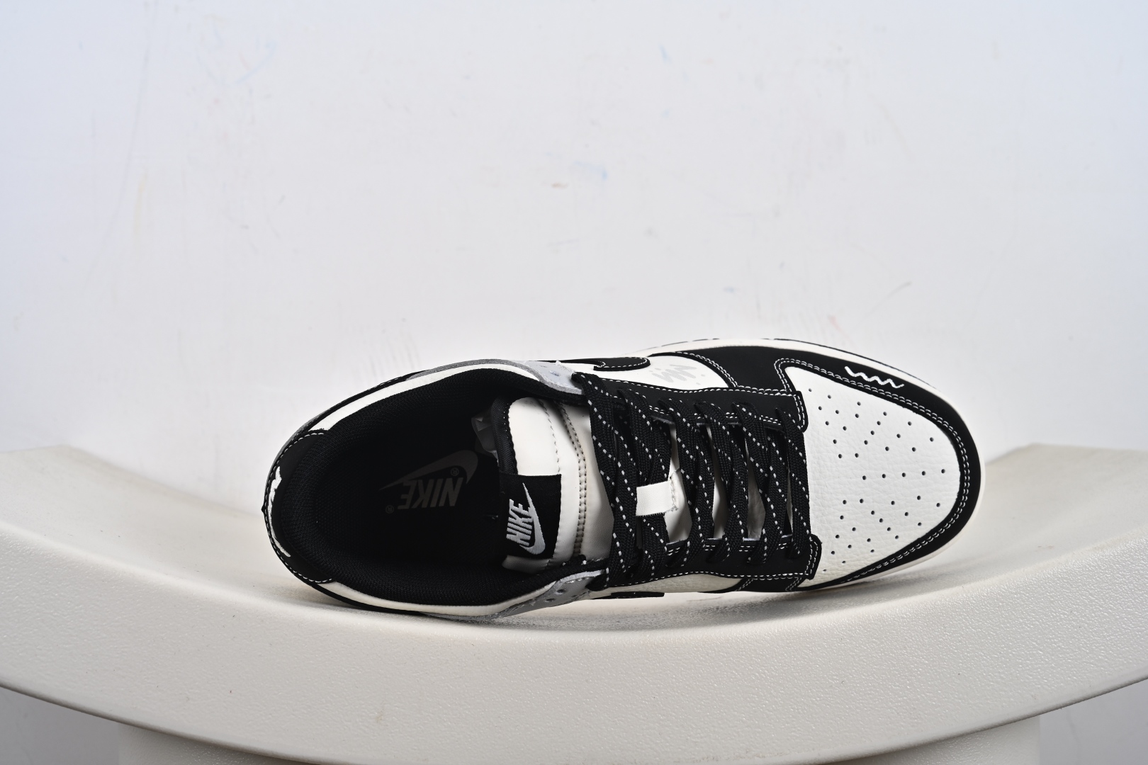 NIKE SB Dunk Low “联名款” XD6188-050